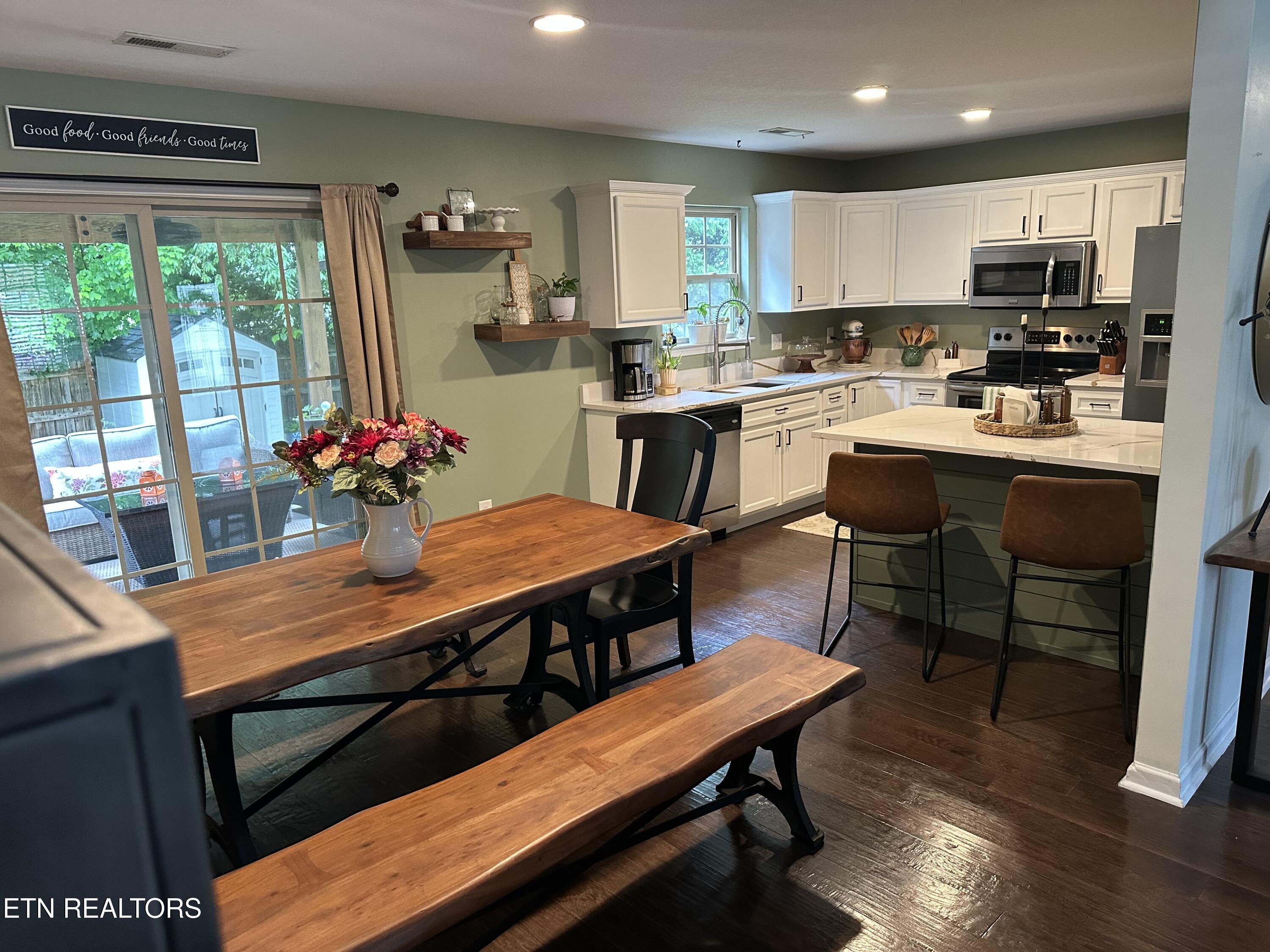 1956 Mahogany Wood Trail Knoxville TN 37920