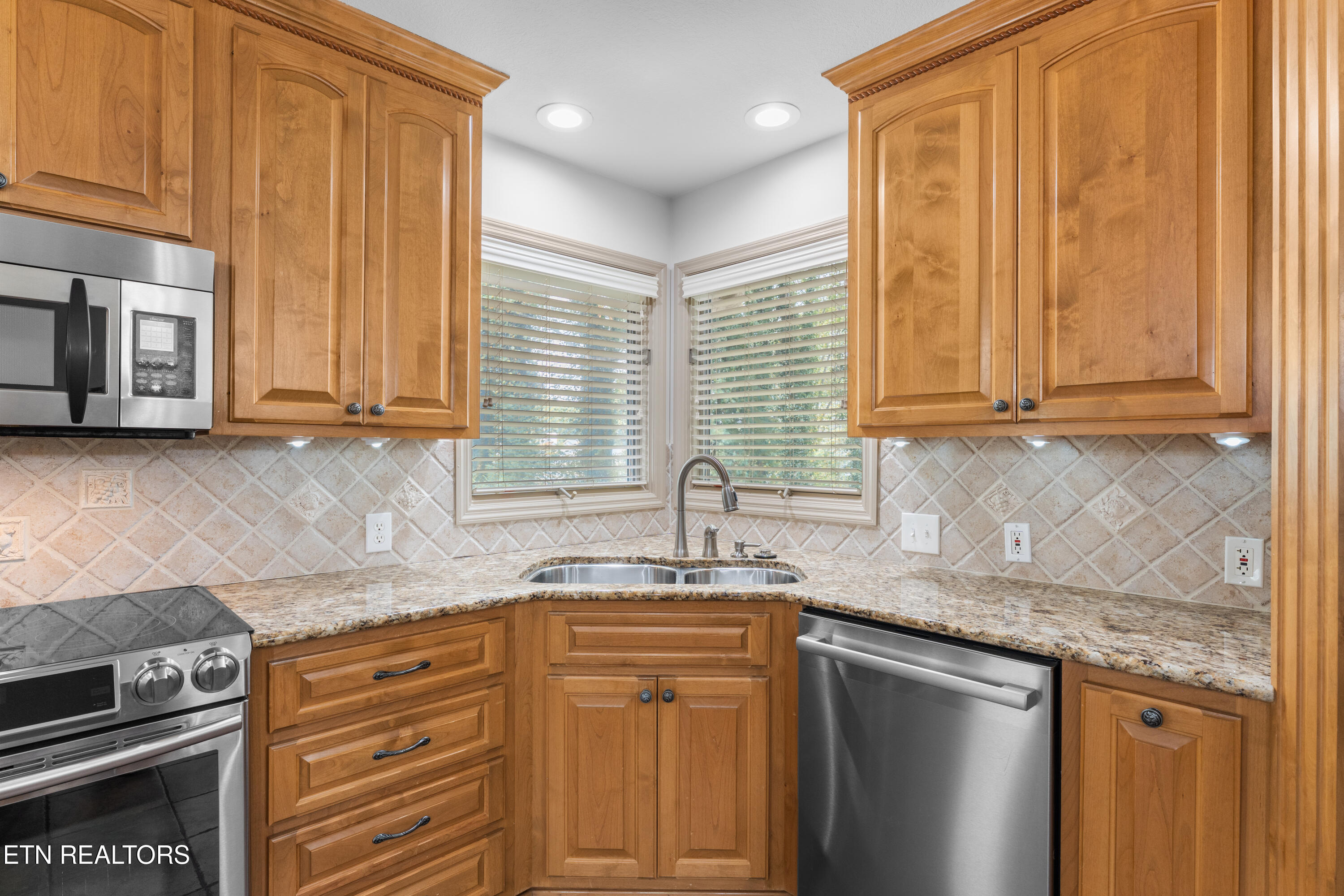 407 Tecumseh Point Loudon TN 37774