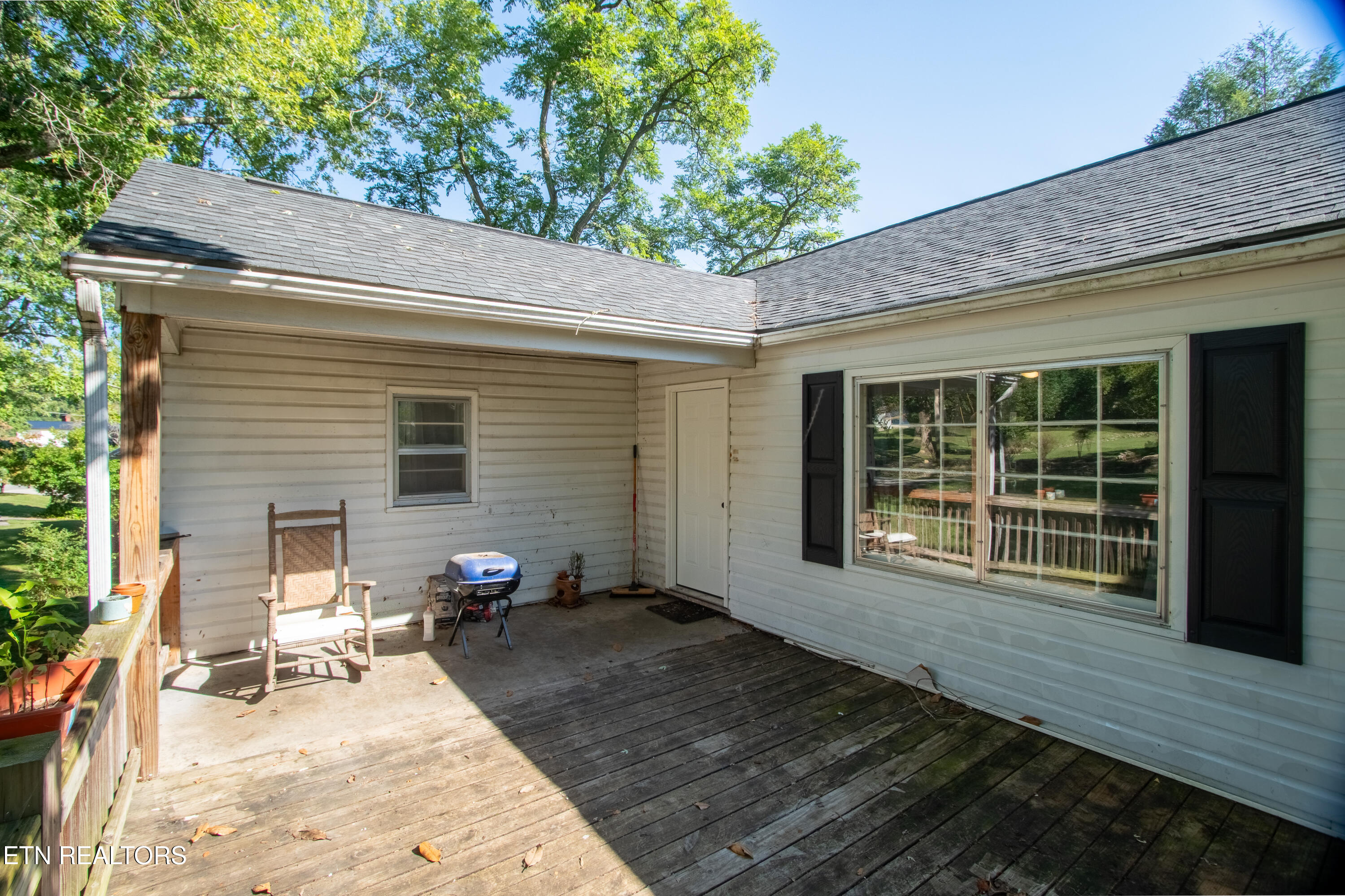 129 S High Knob Road Lafollette TN 37766
