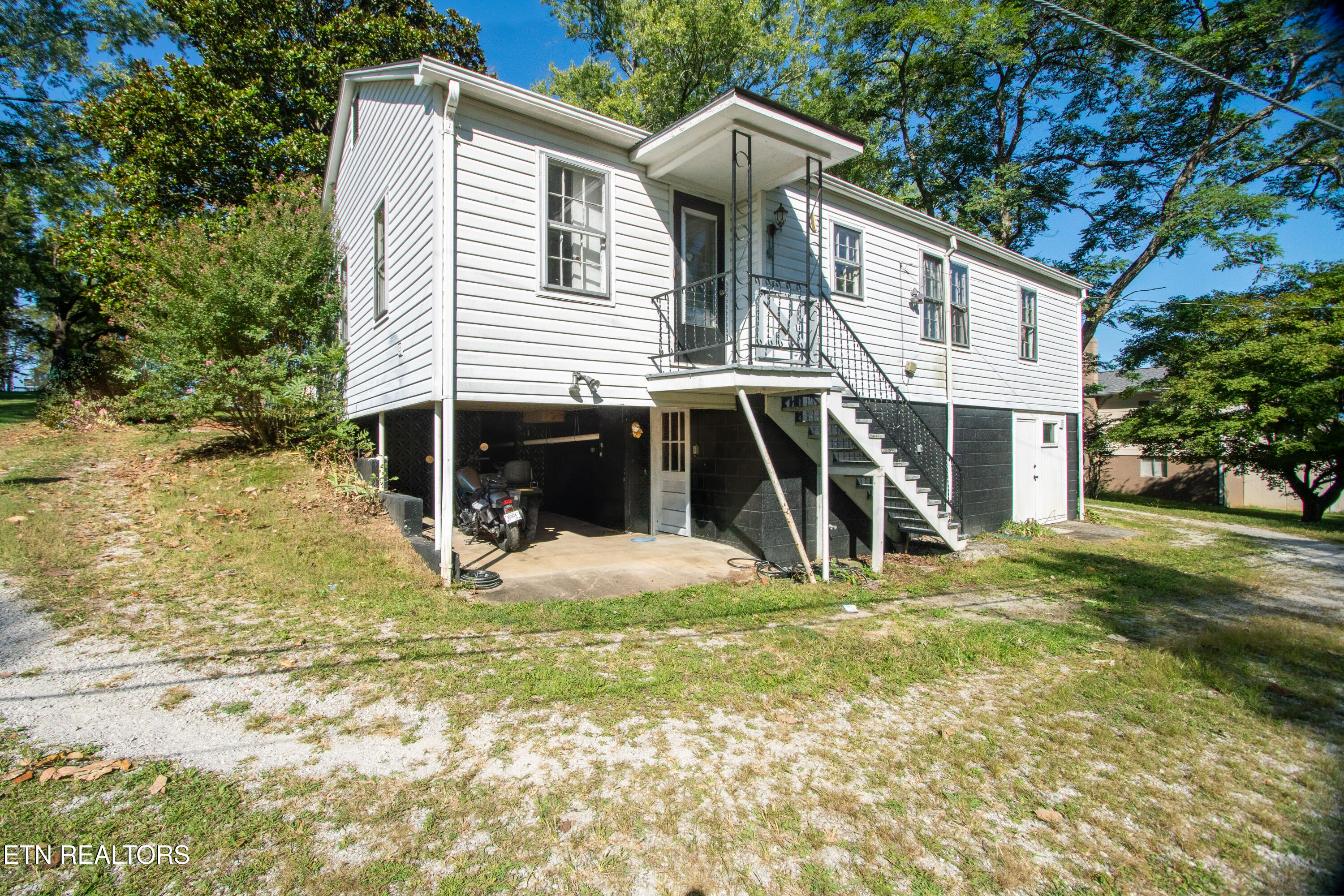 129 S High Knob Road Lafollette TN 37766