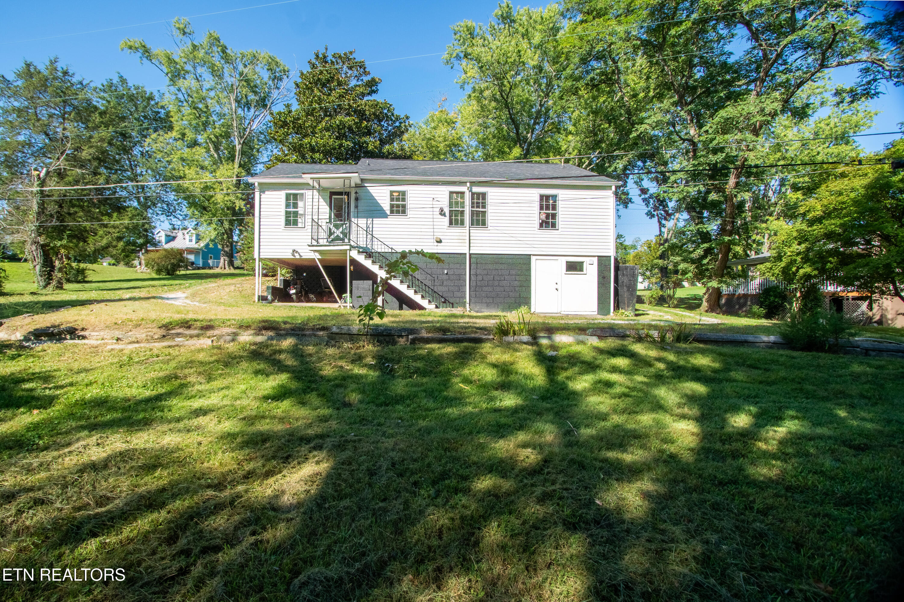 129 S High Knob Road Lafollette TN 37766