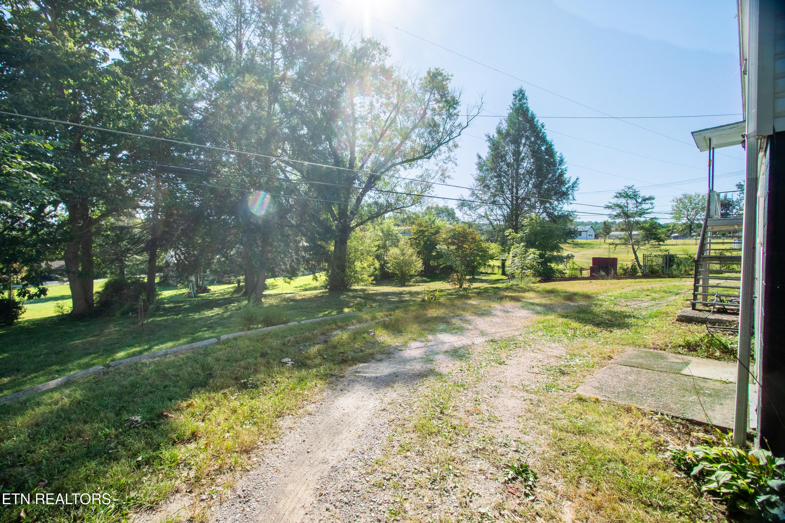 129 S High Knob Road Lafollette TN 37766