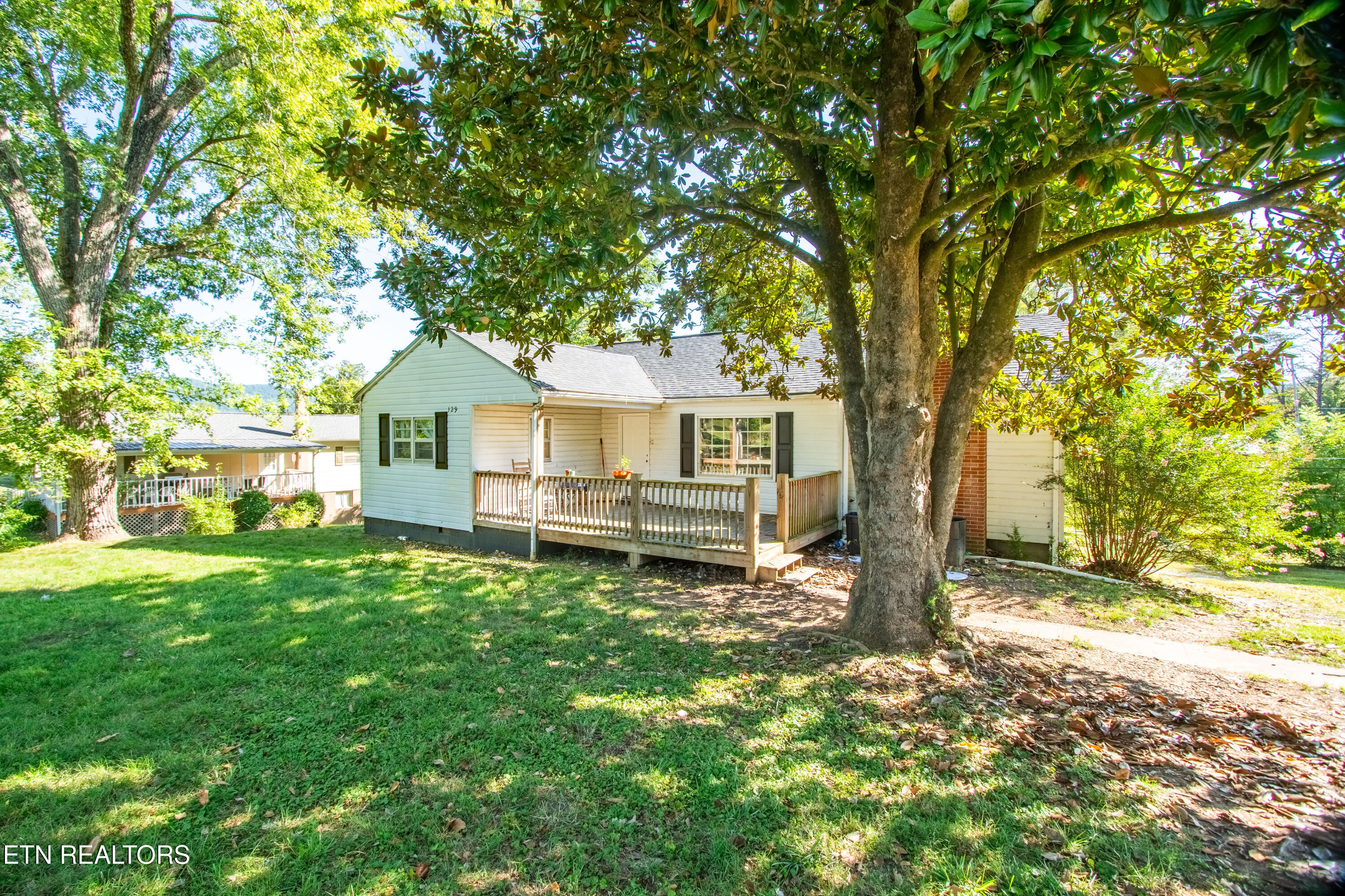 129 S High Knob Road Lafollette TN 37766