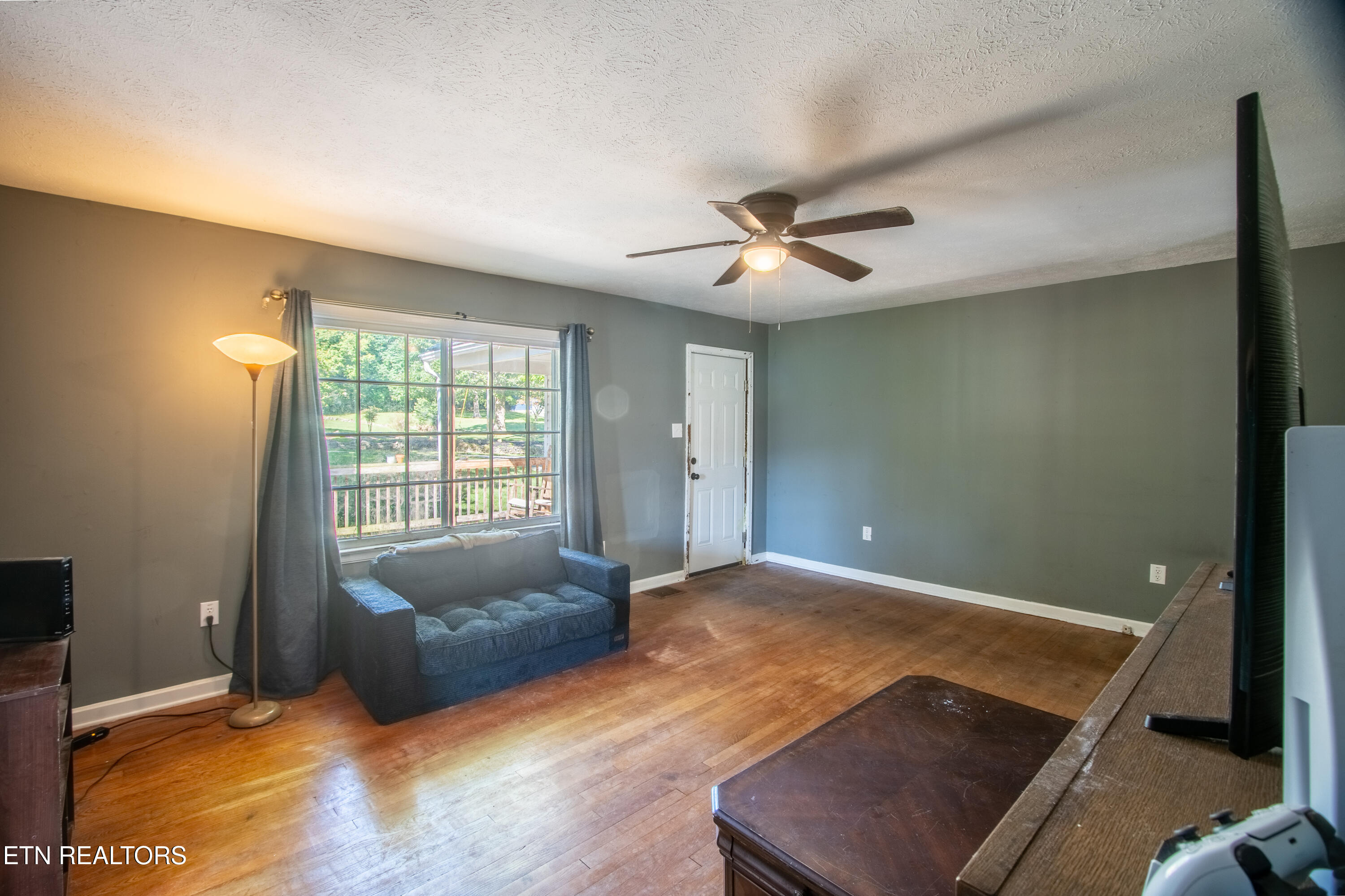 129 S High Knob Road Lafollette TN 37766