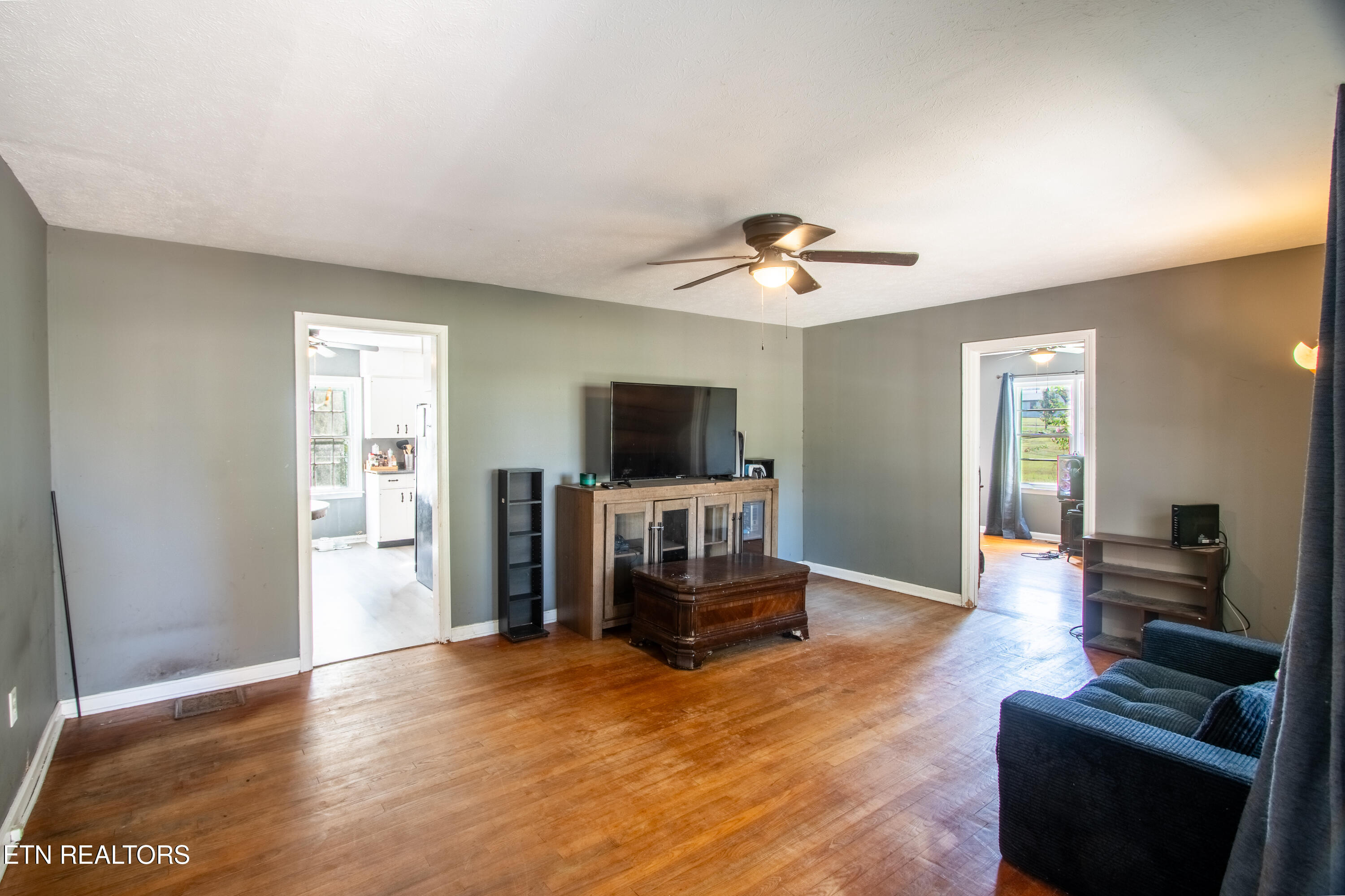 129 S High Knob Road Lafollette TN 37766