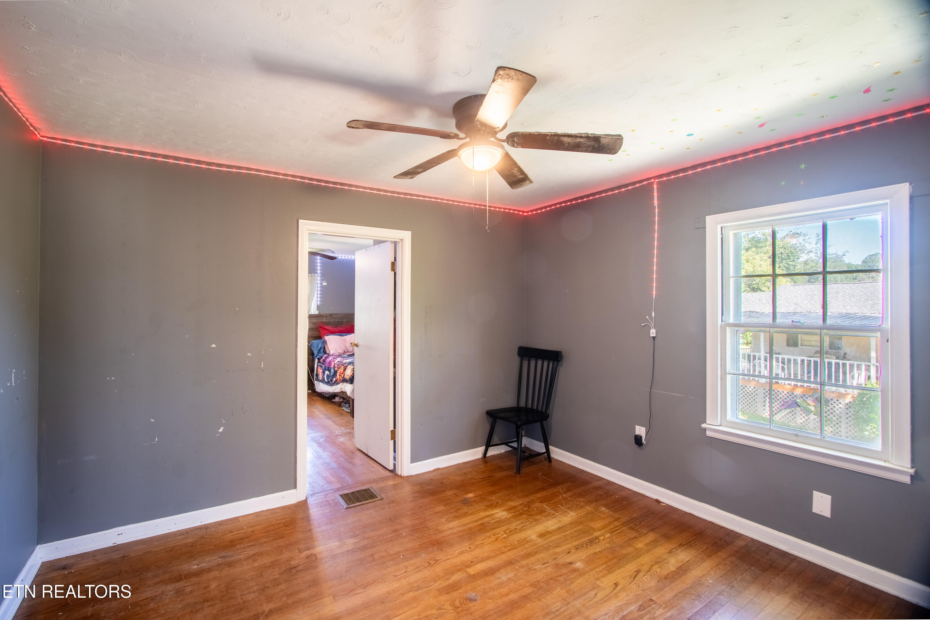 129 S High Knob Road Lafollette TN 37766
