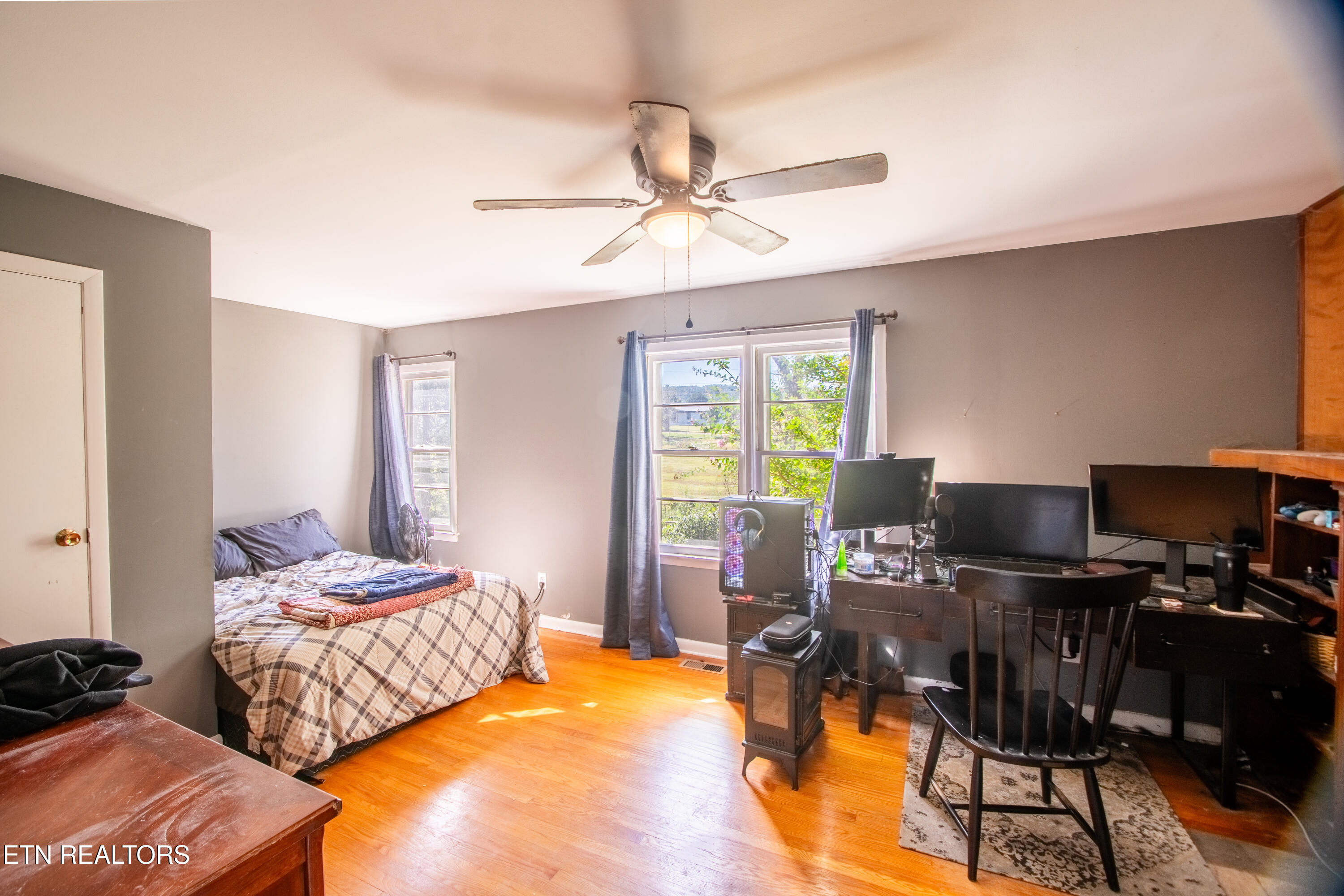 129 S High Knob Road Lafollette TN 37766