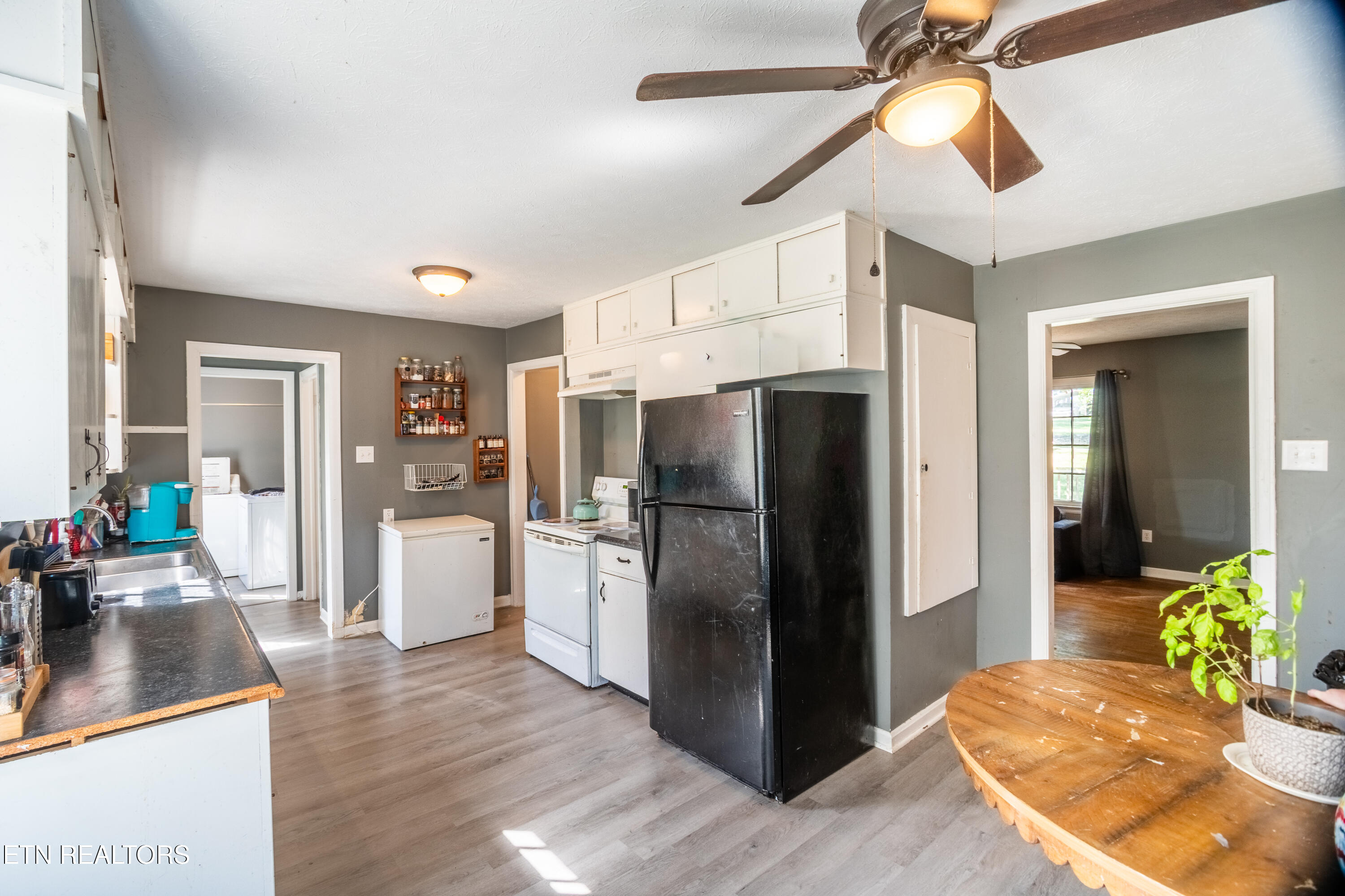 129 S High Knob Road Lafollette TN 37766