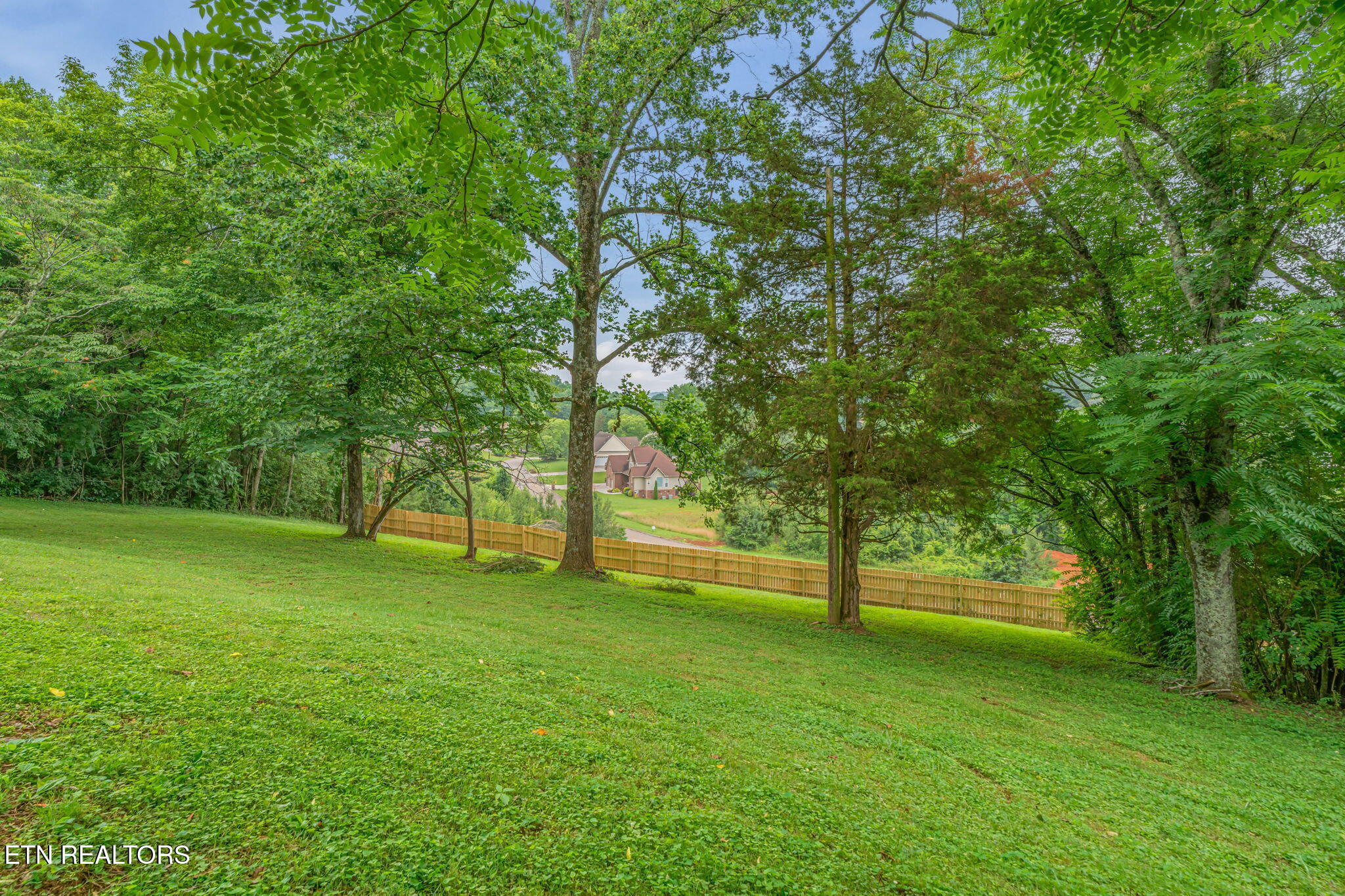 1221 Laurel Road Clinton TN 37716