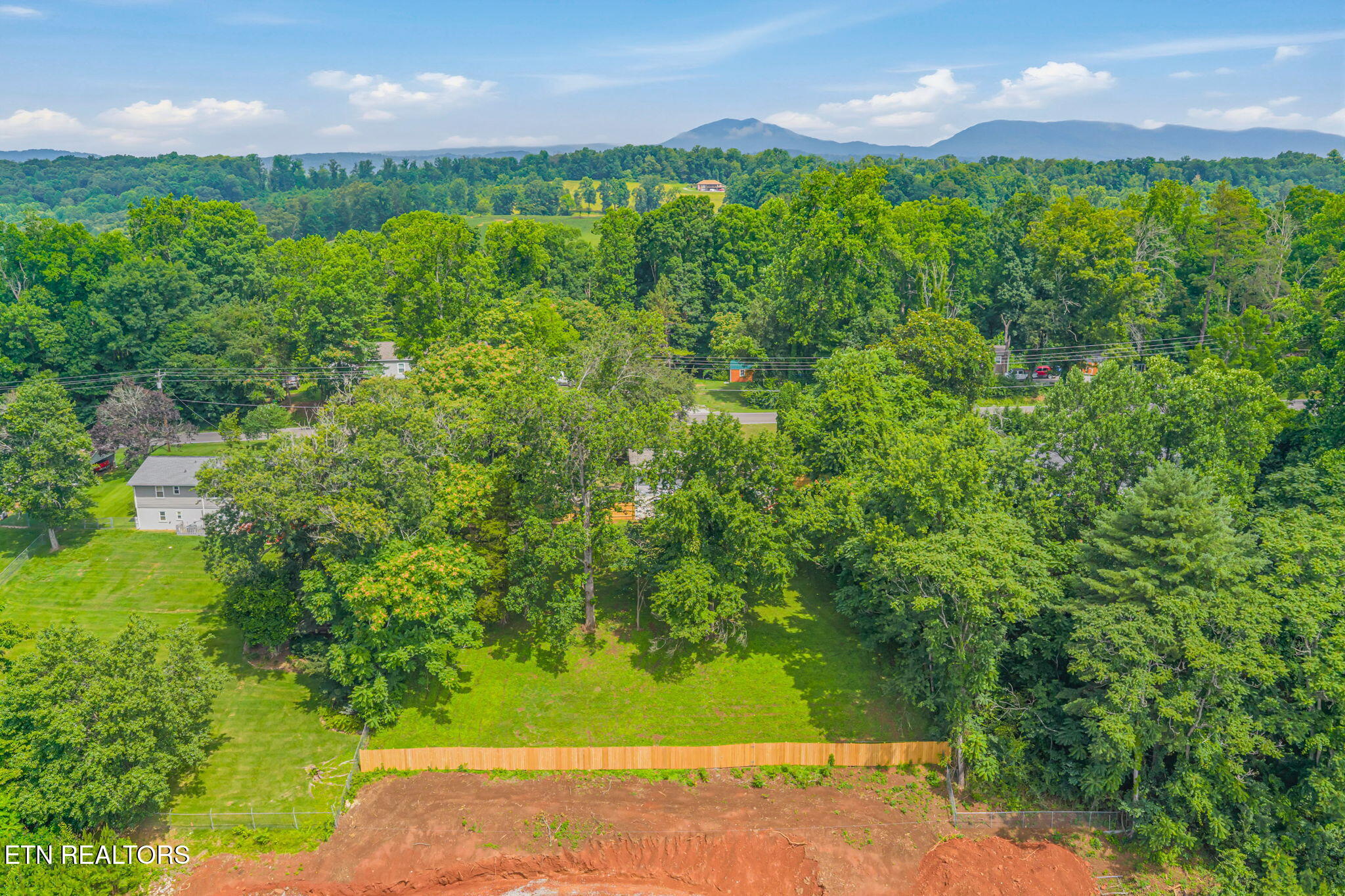 1221 Laurel Road Clinton TN 37716