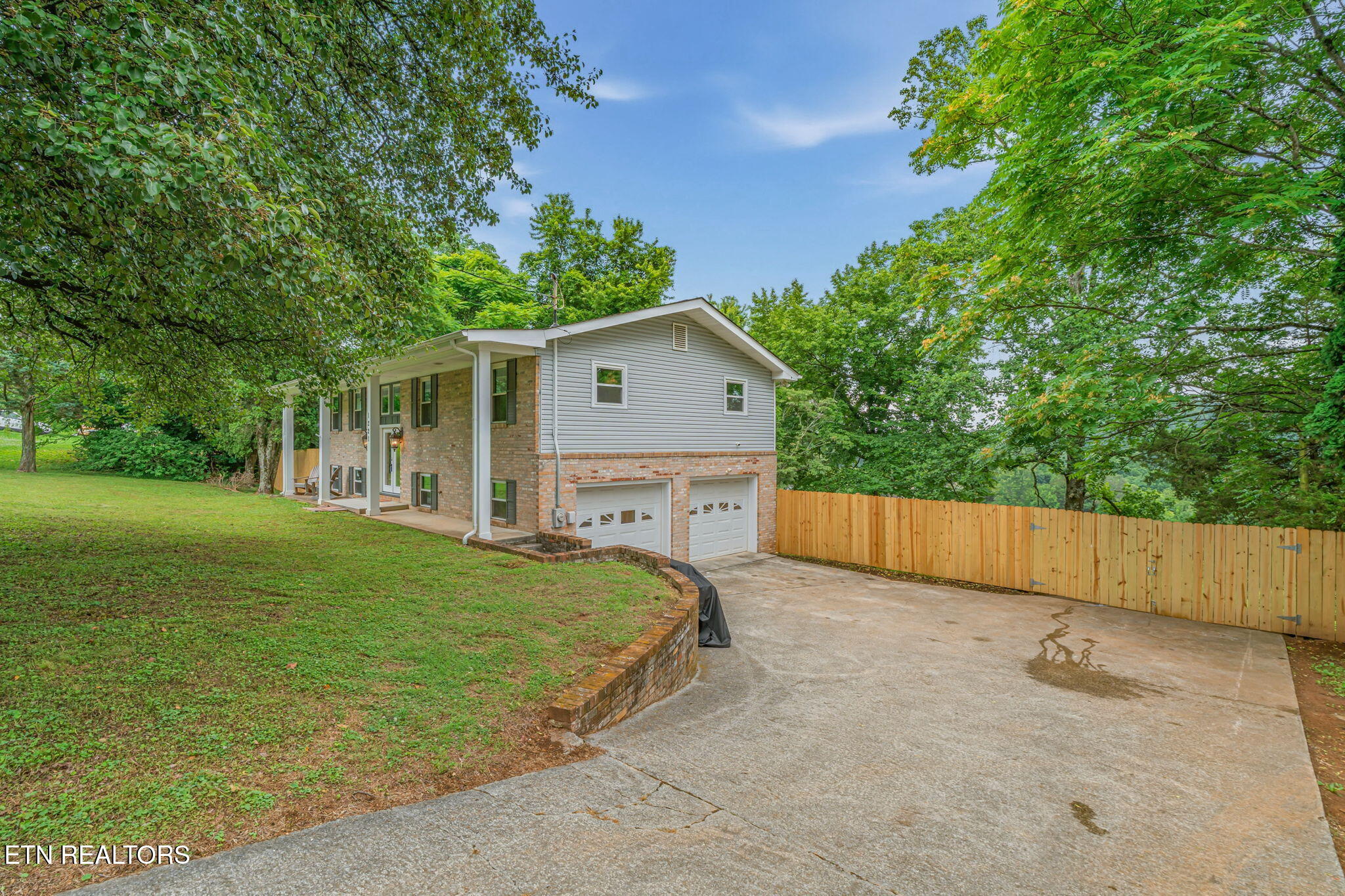 1221 Laurel Road Clinton TN 37716