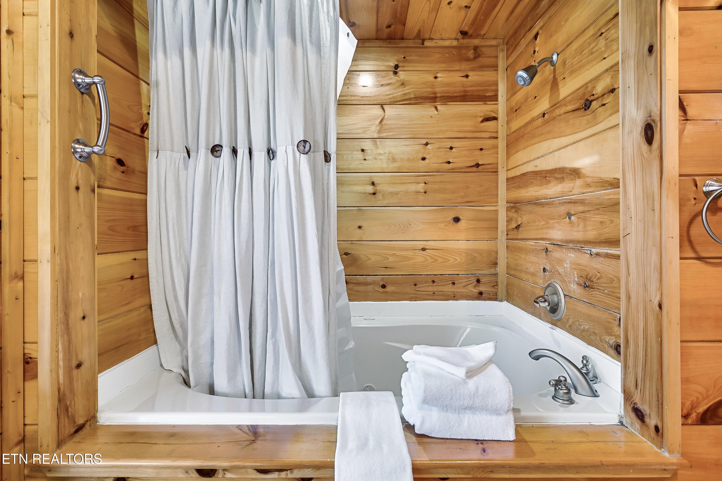 619 Pine Mtn Road Pigeon Forge TN 37863