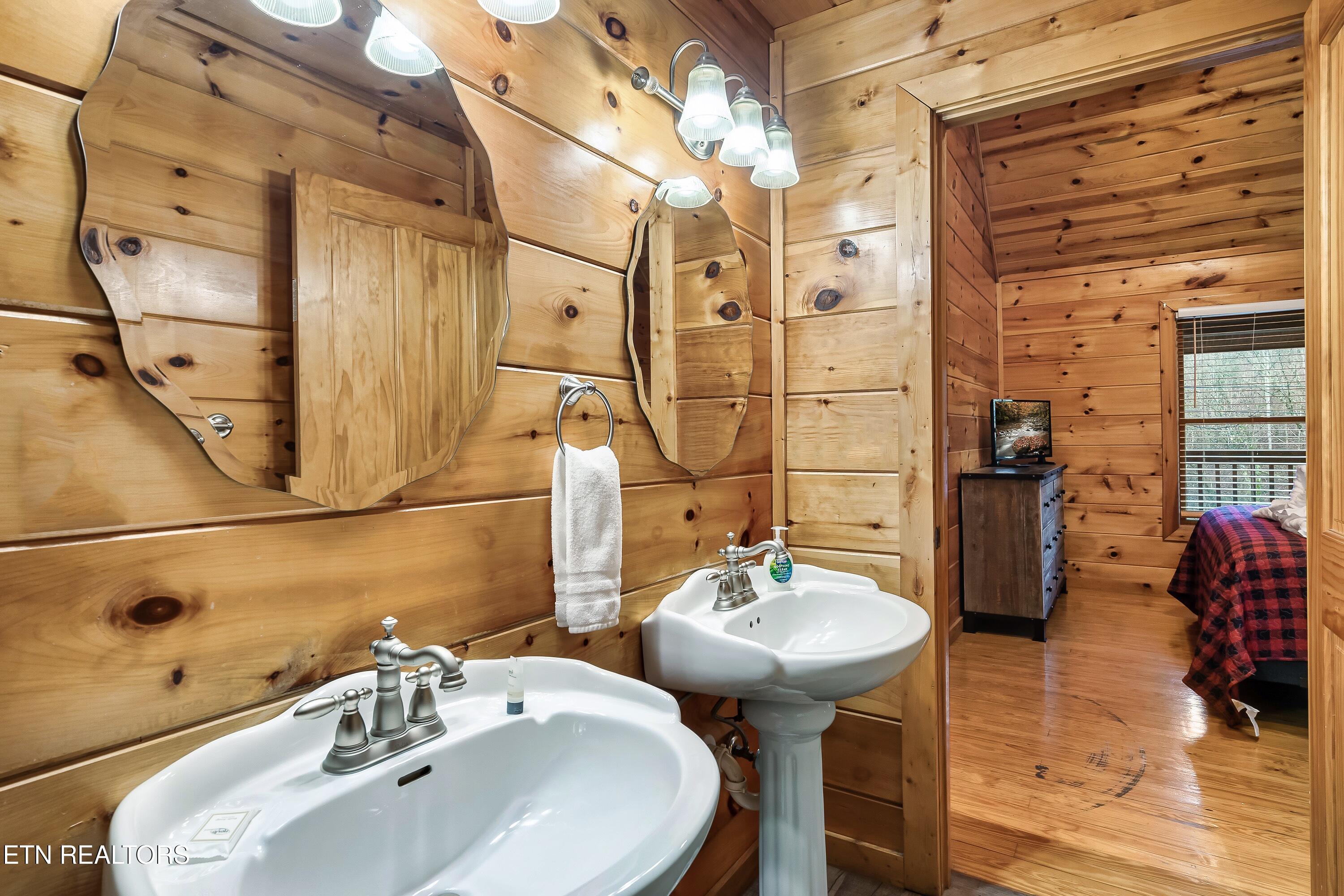 619 Pine Mtn Road Pigeon Forge TN 37863