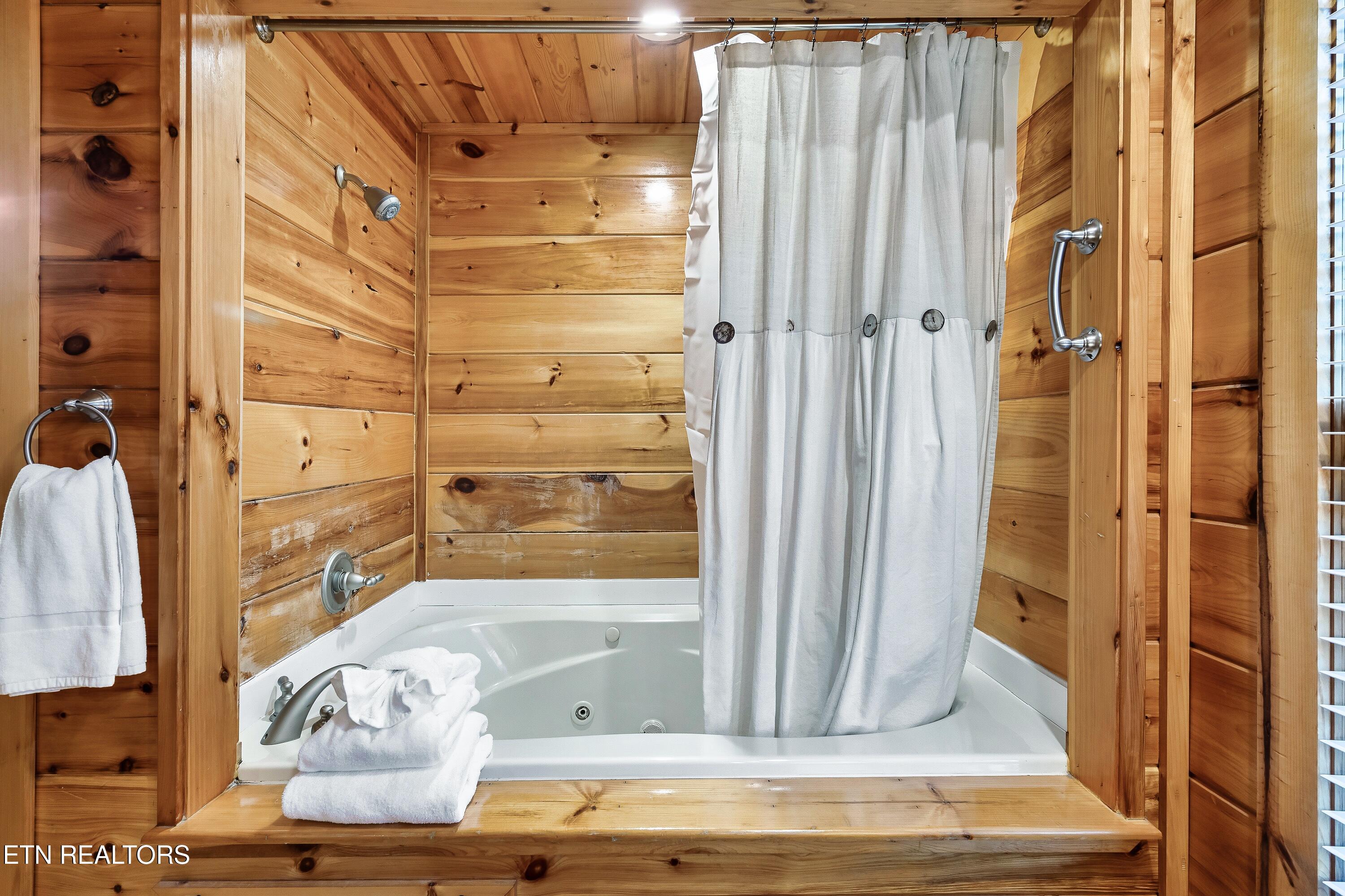 619 Pine Mtn Road Pigeon Forge TN 37863