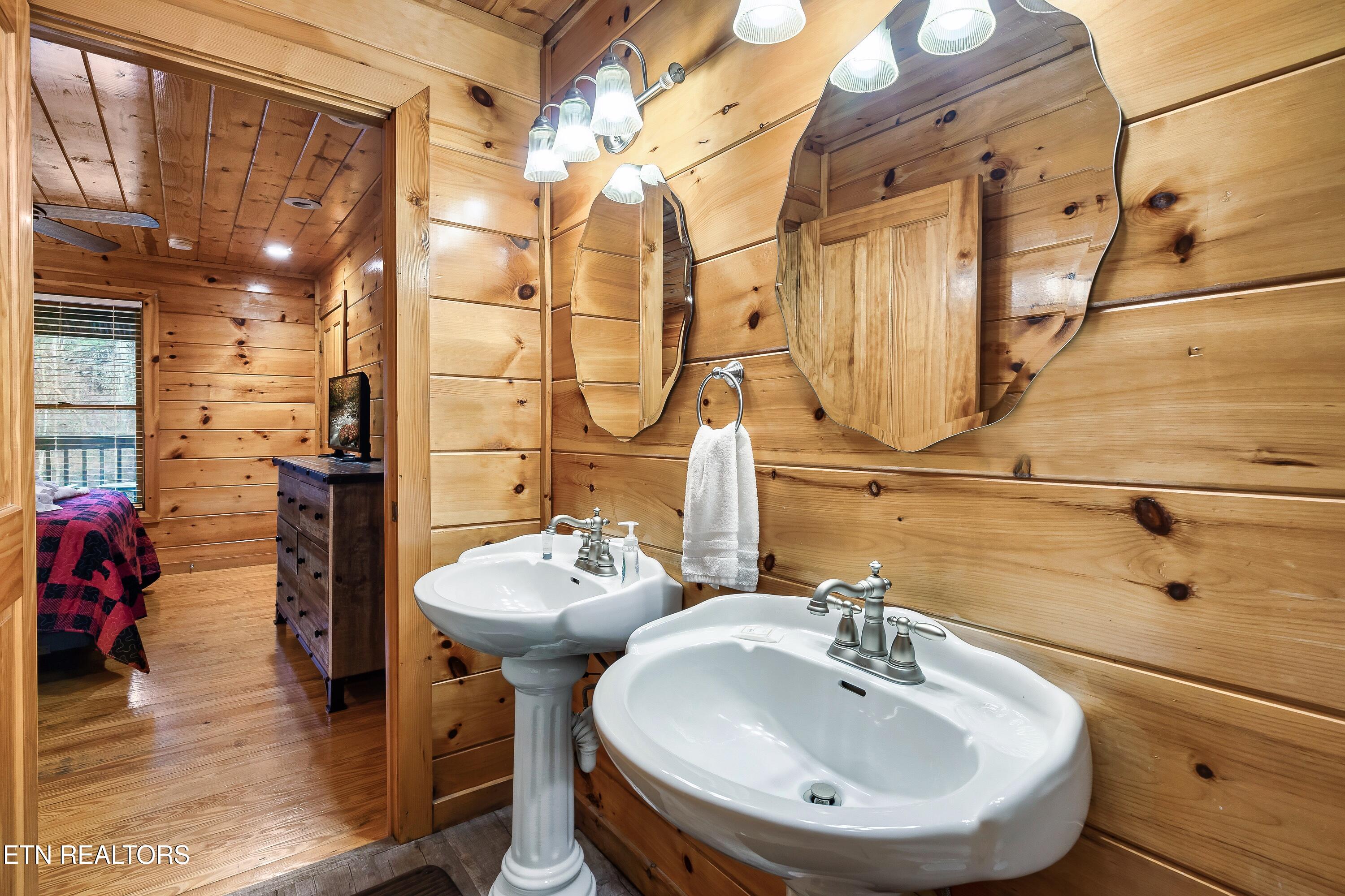 619 Pine Mtn Road Pigeon Forge TN 37863