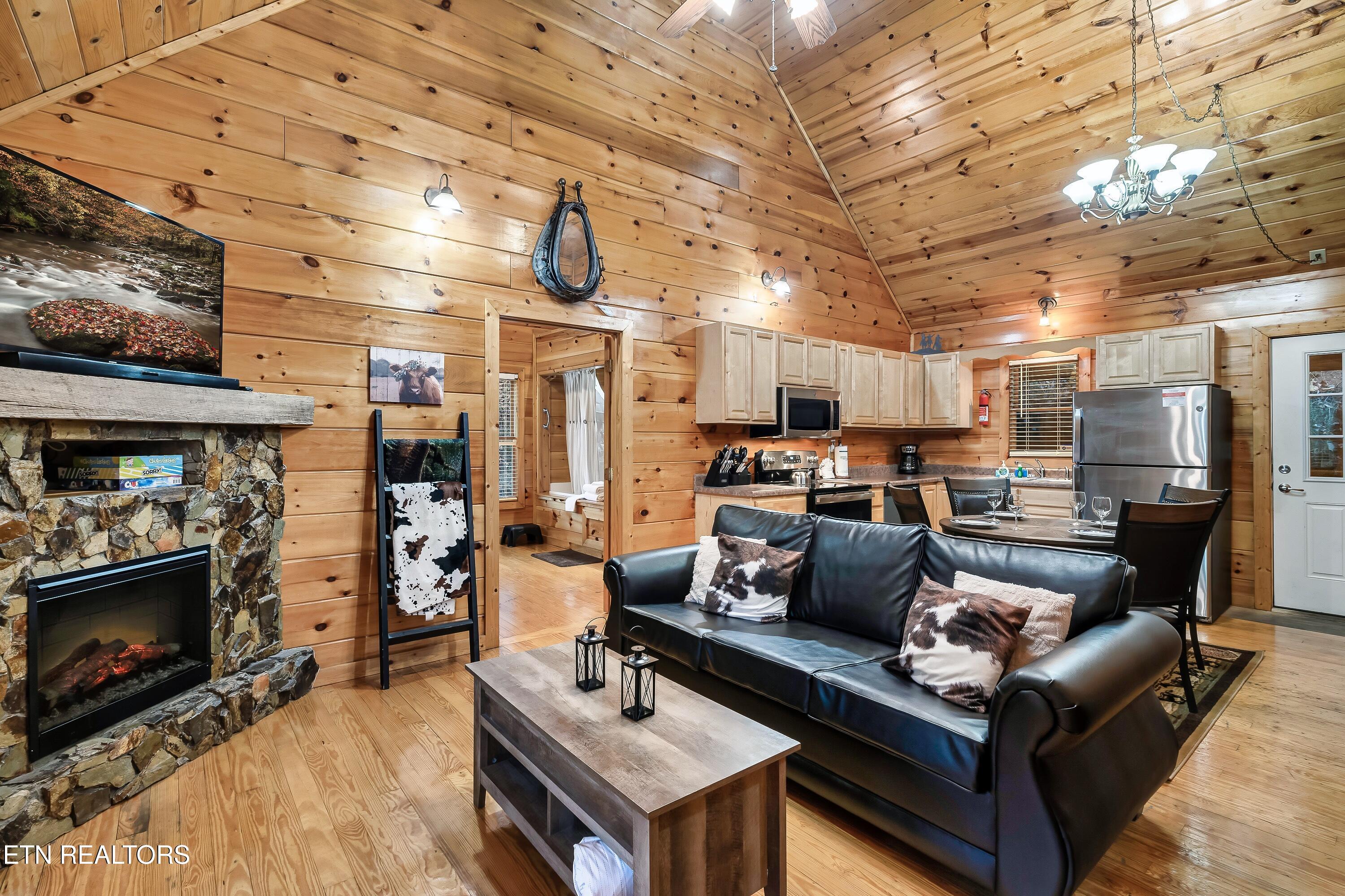 619 Pine Mtn Road Pigeon Forge TN 37863