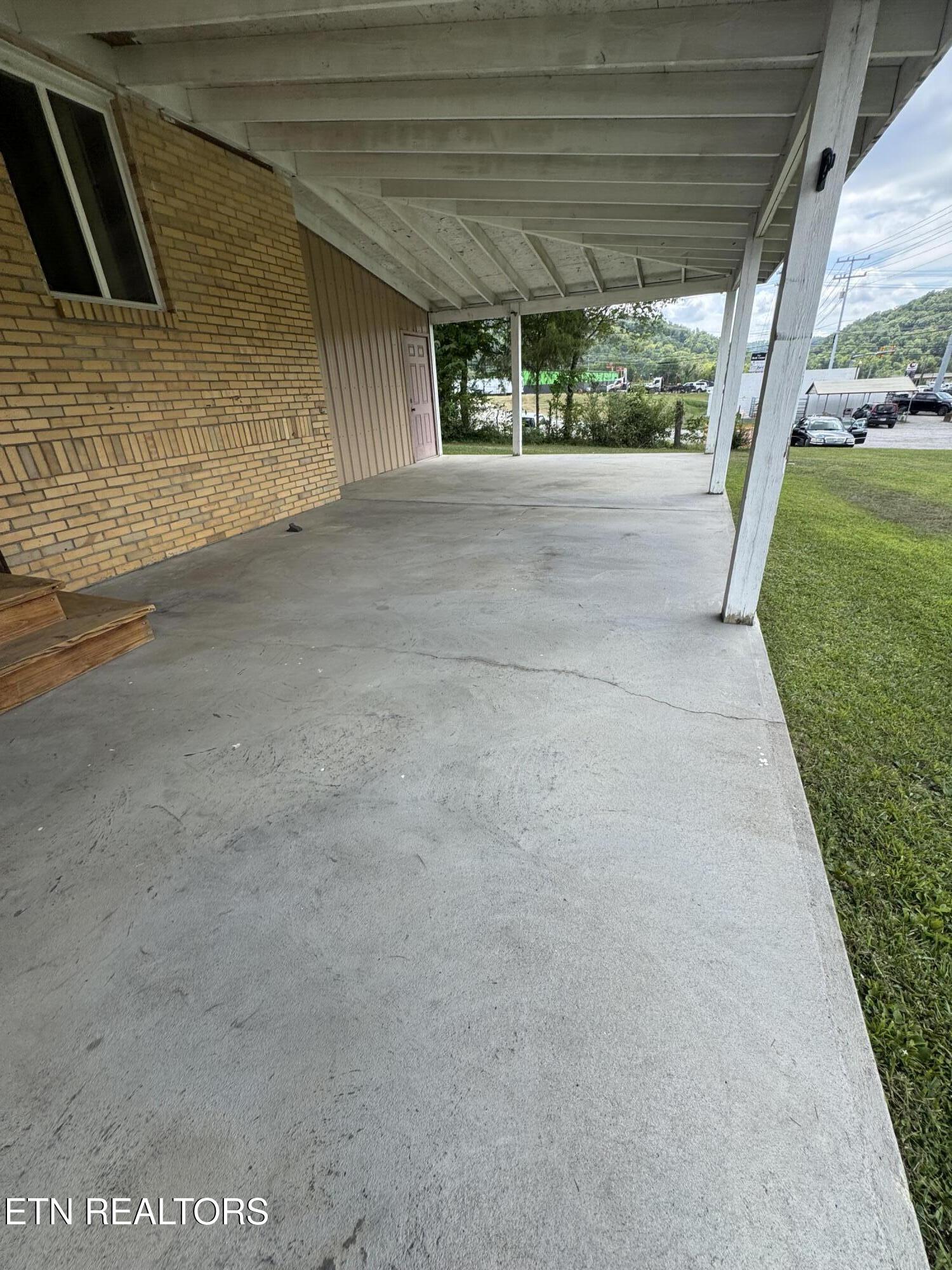 2215 Clinton Hwy Highway Powell TN 37849