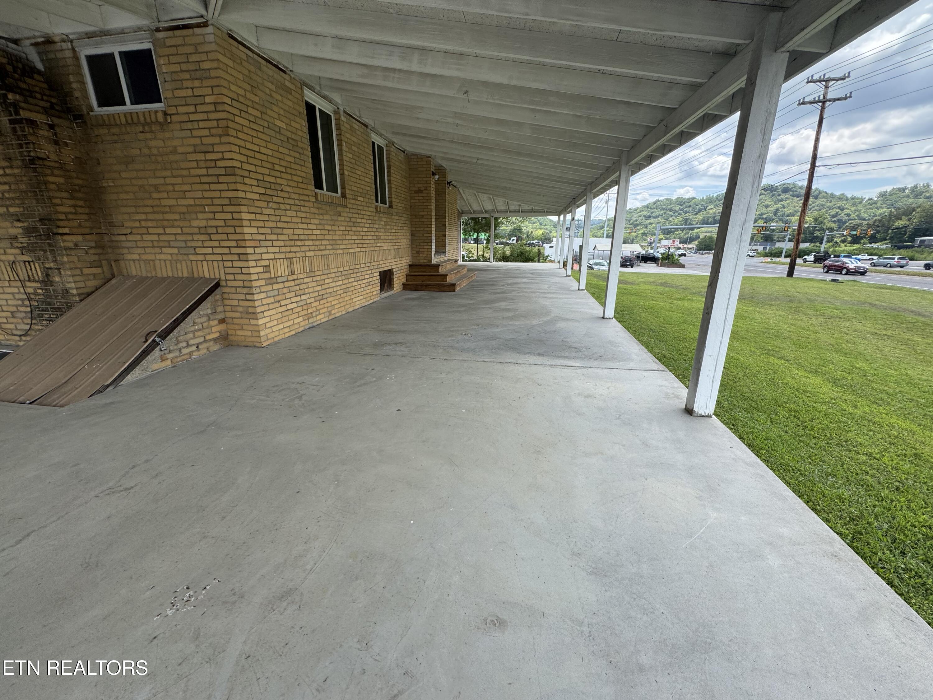 2215 Clinton Hwy Highway Powell TN 37849