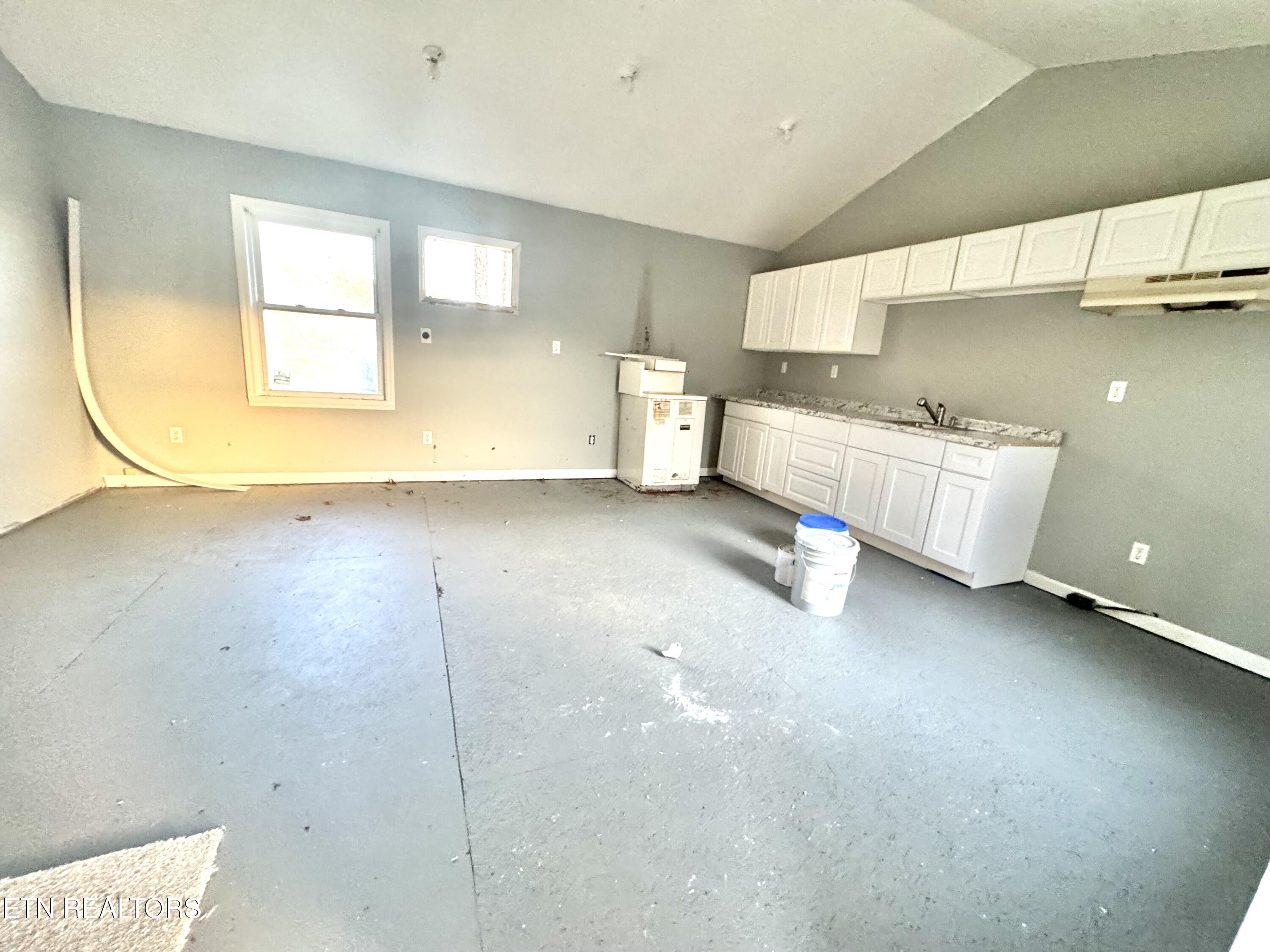2215 Clinton Hwy Highway Powell TN 37849