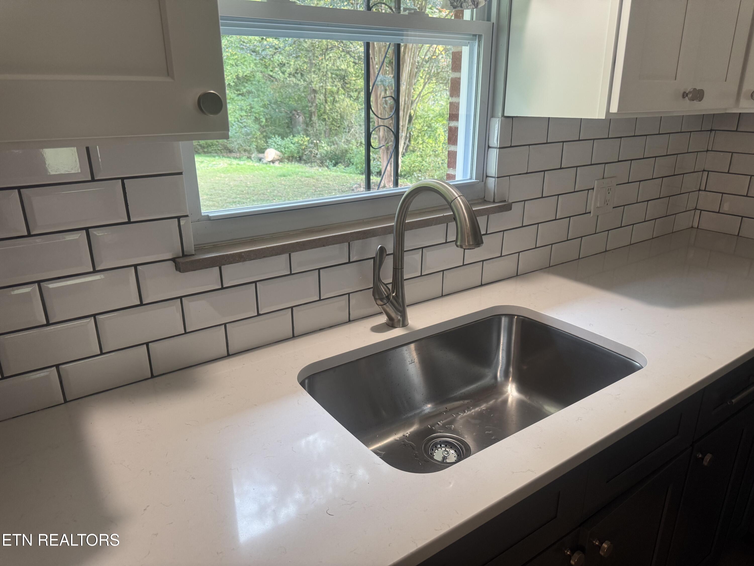 3341 W Wolf Valley Road Clinton TN 37716