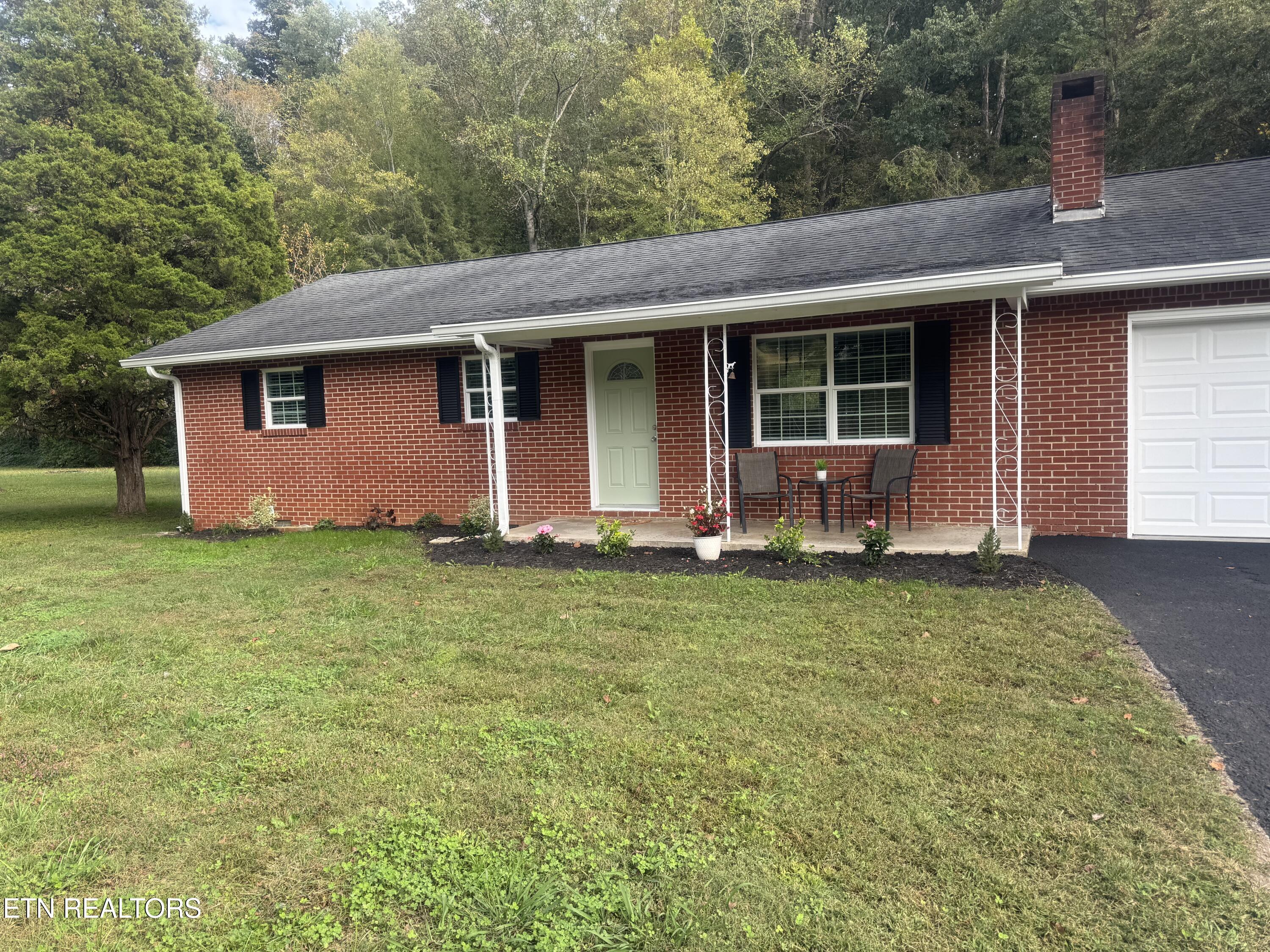 3341 W Wolf Valley Road Clinton TN 37716