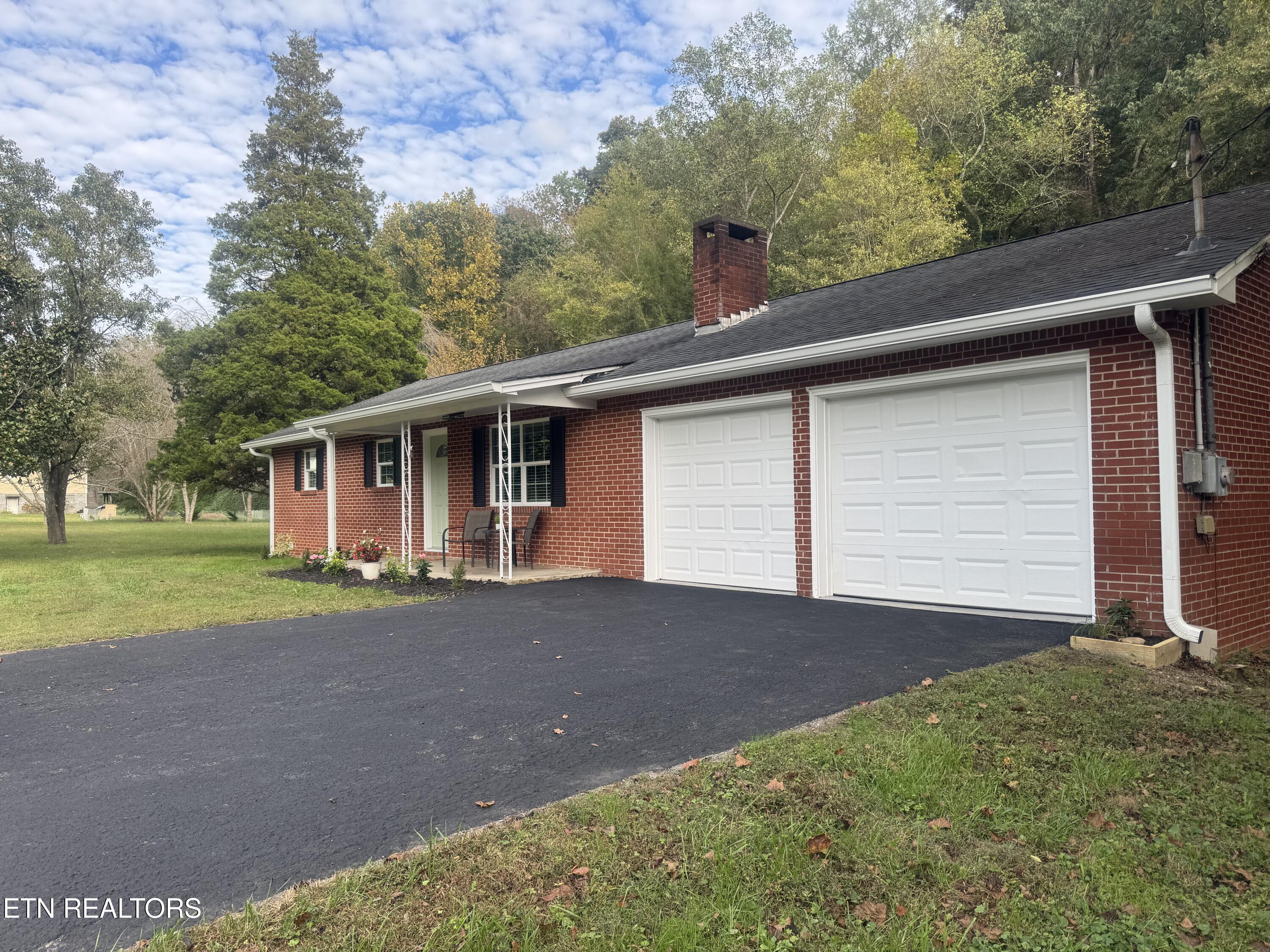 3341 W Wolf Valley Road Clinton TN 37716