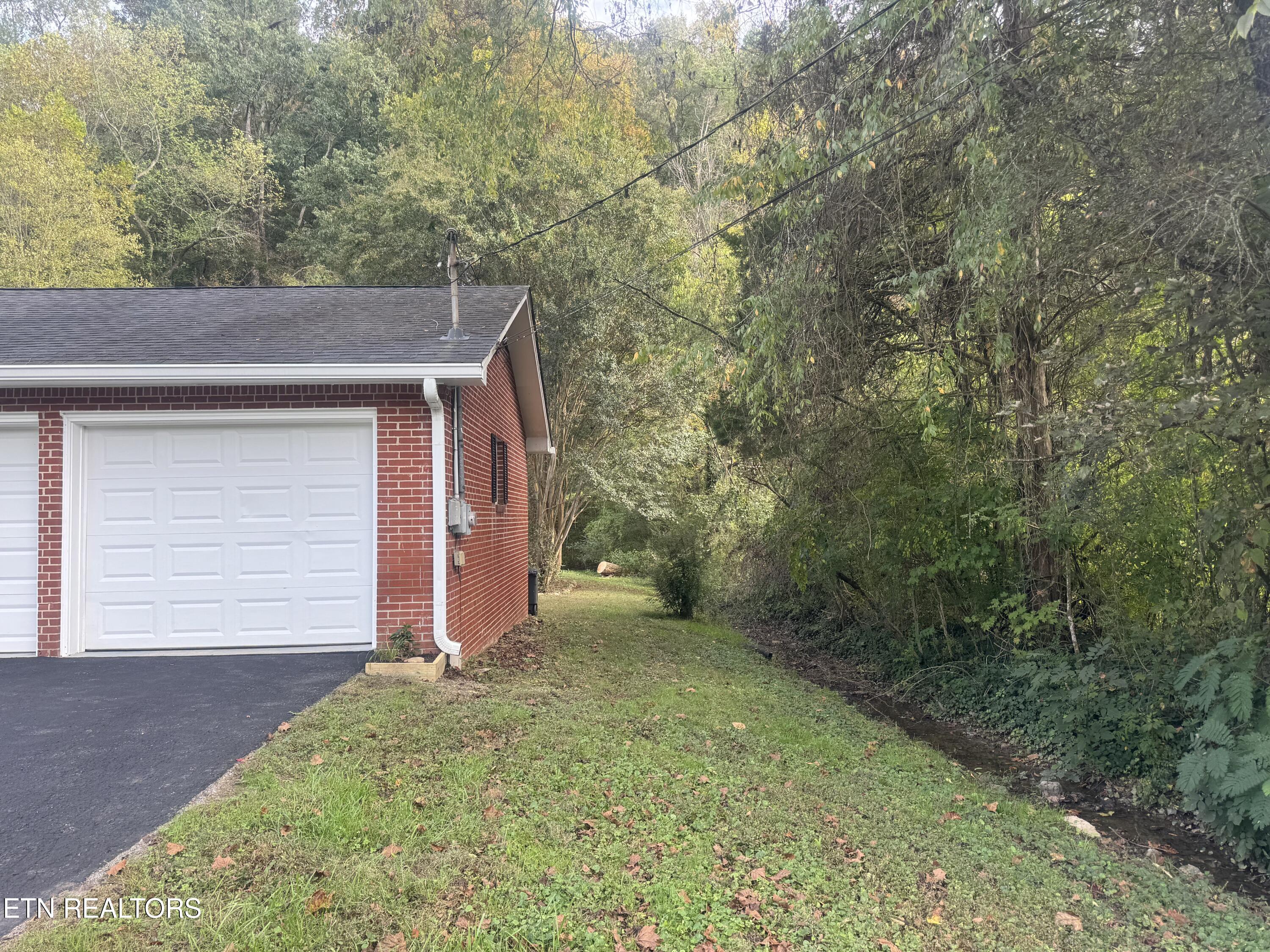 3341 W Wolf Valley Road Clinton TN 37716