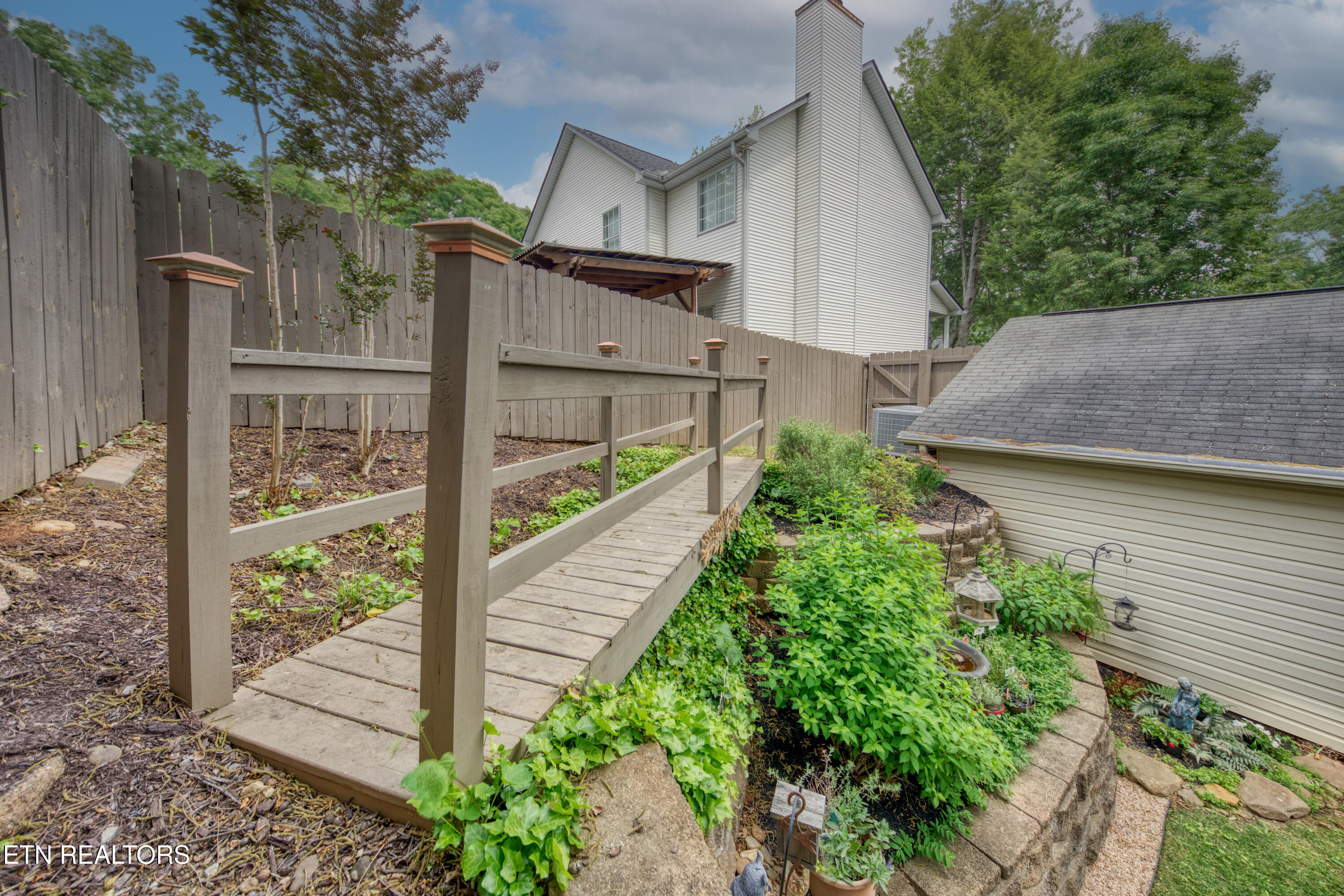 1218 Edenbridge Way Knoxville TN 37923