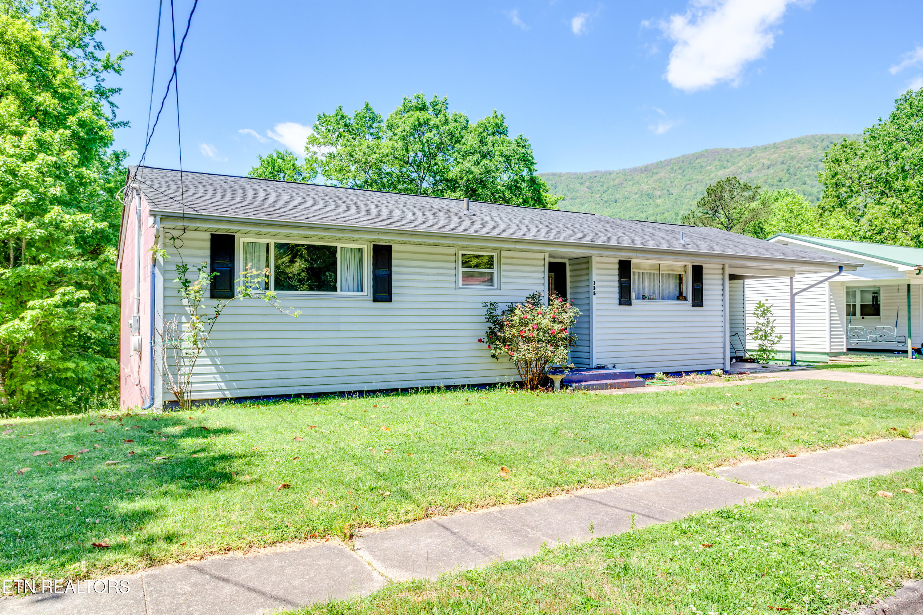 135 Upper Airbase Lane Briceville TN 37710