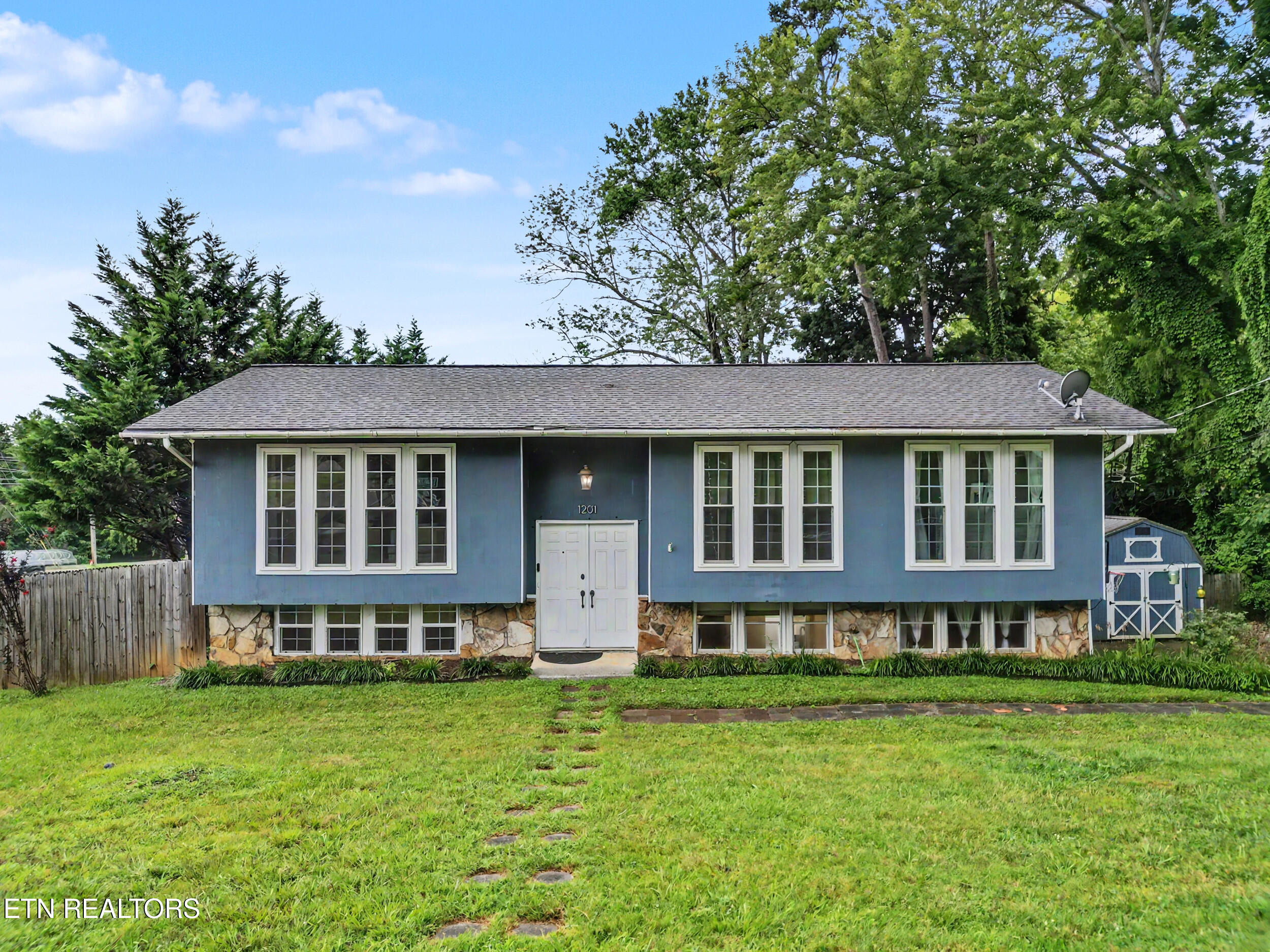 1201 Foxcrolf Drive Knoxville TN 37923
