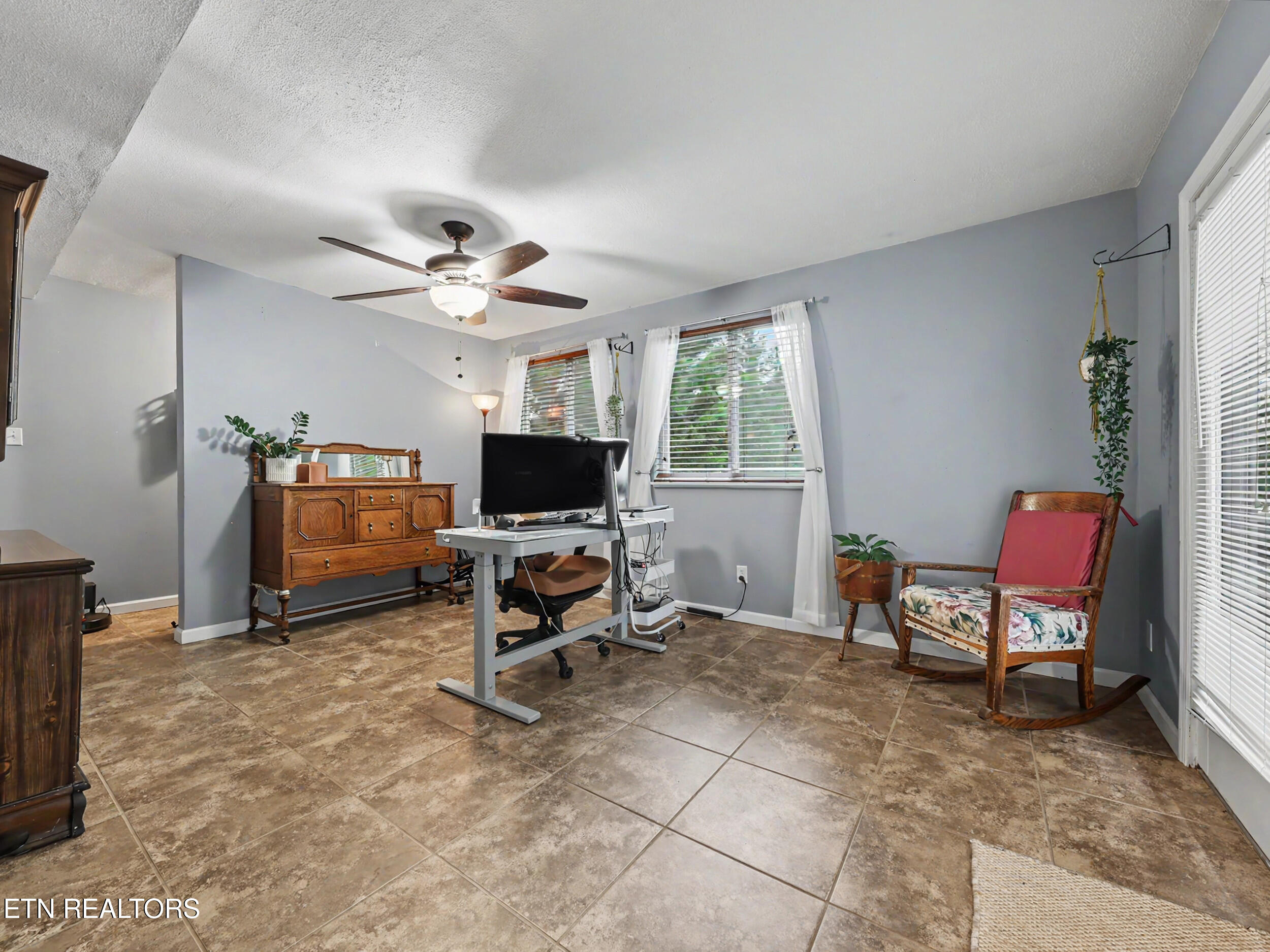 1201 Foxcrolf Drive Knoxville TN 37923