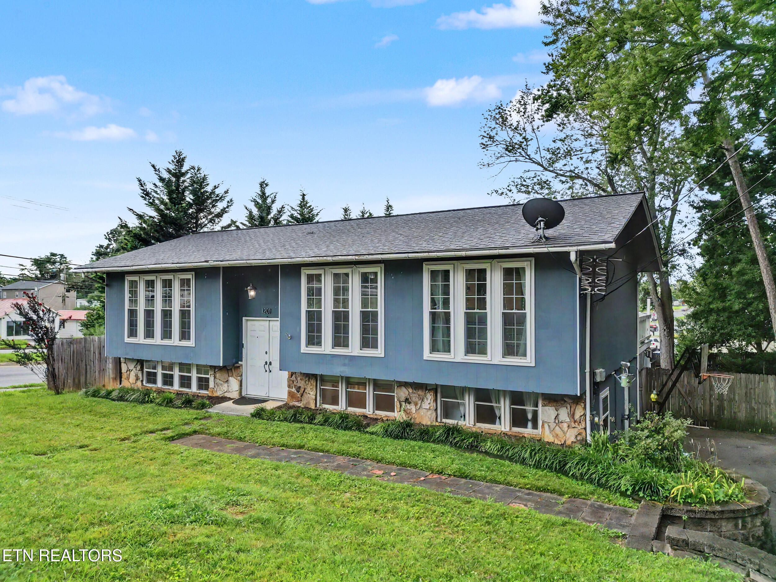 1201 Foxcrolf Drive Knoxville TN 37923