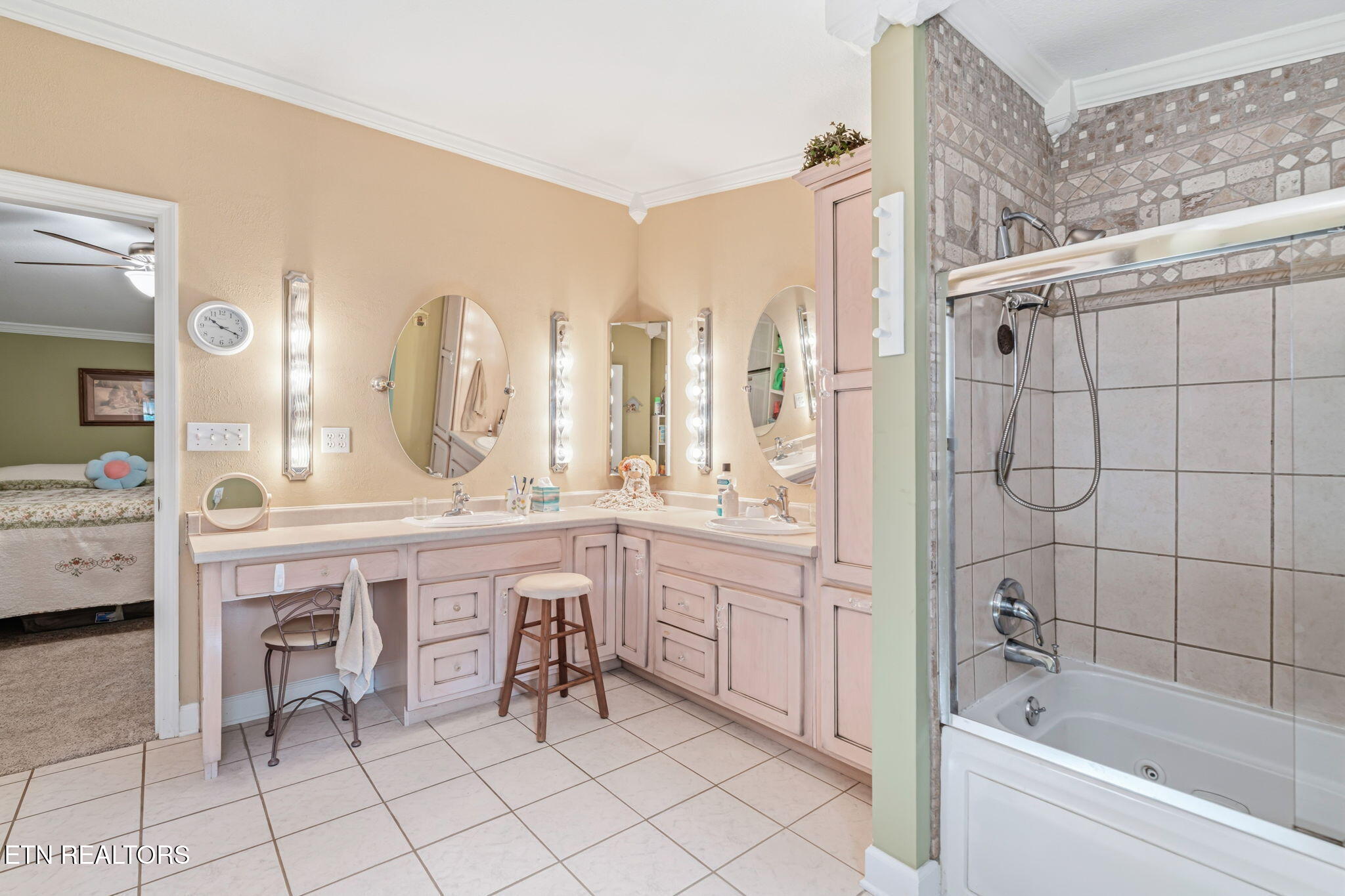 136 Holber Road Harriman TN 37748