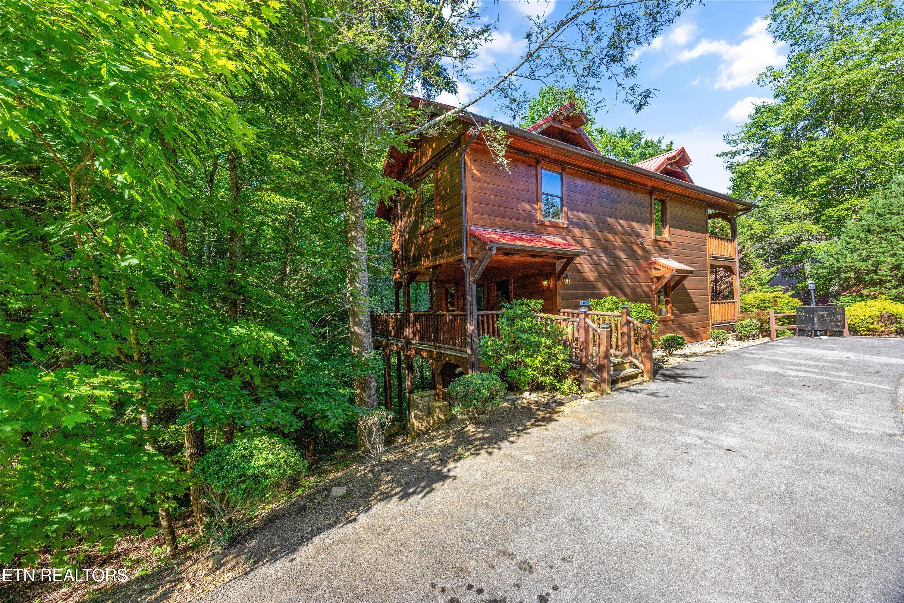 1827 Elk Springs Way Gatlinburg TN 37738