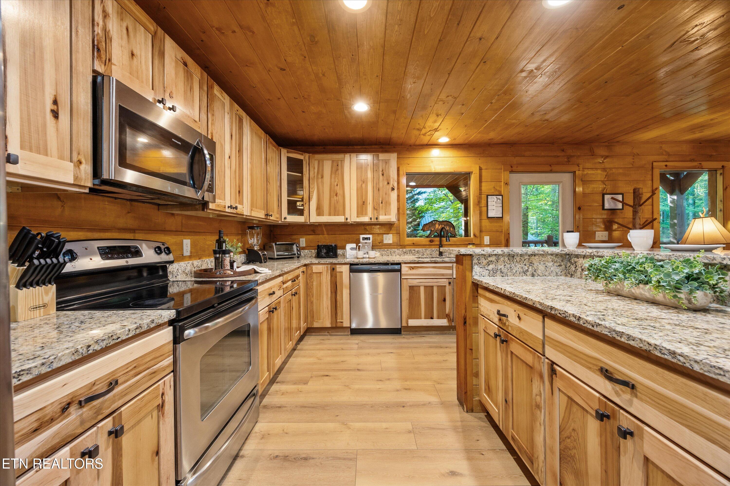 1827 Elk Springs Way Gatlinburg TN 37738