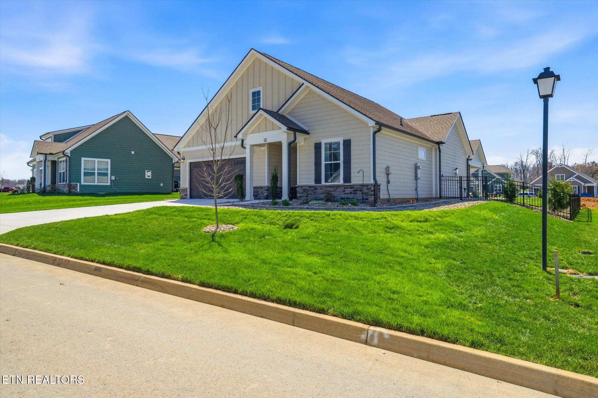 327 Trillium Lenoir City TN 37771
