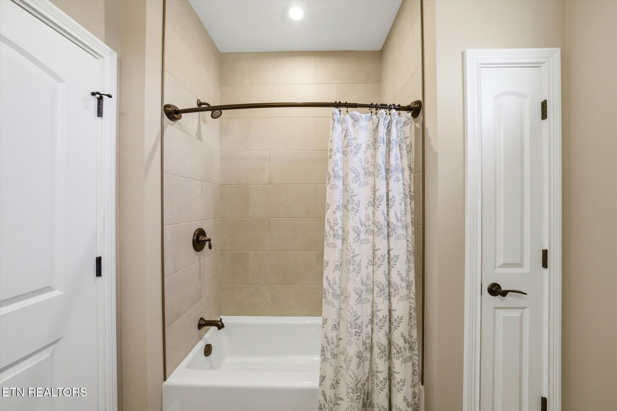 327 Trillium Lenoir City TN 37771
