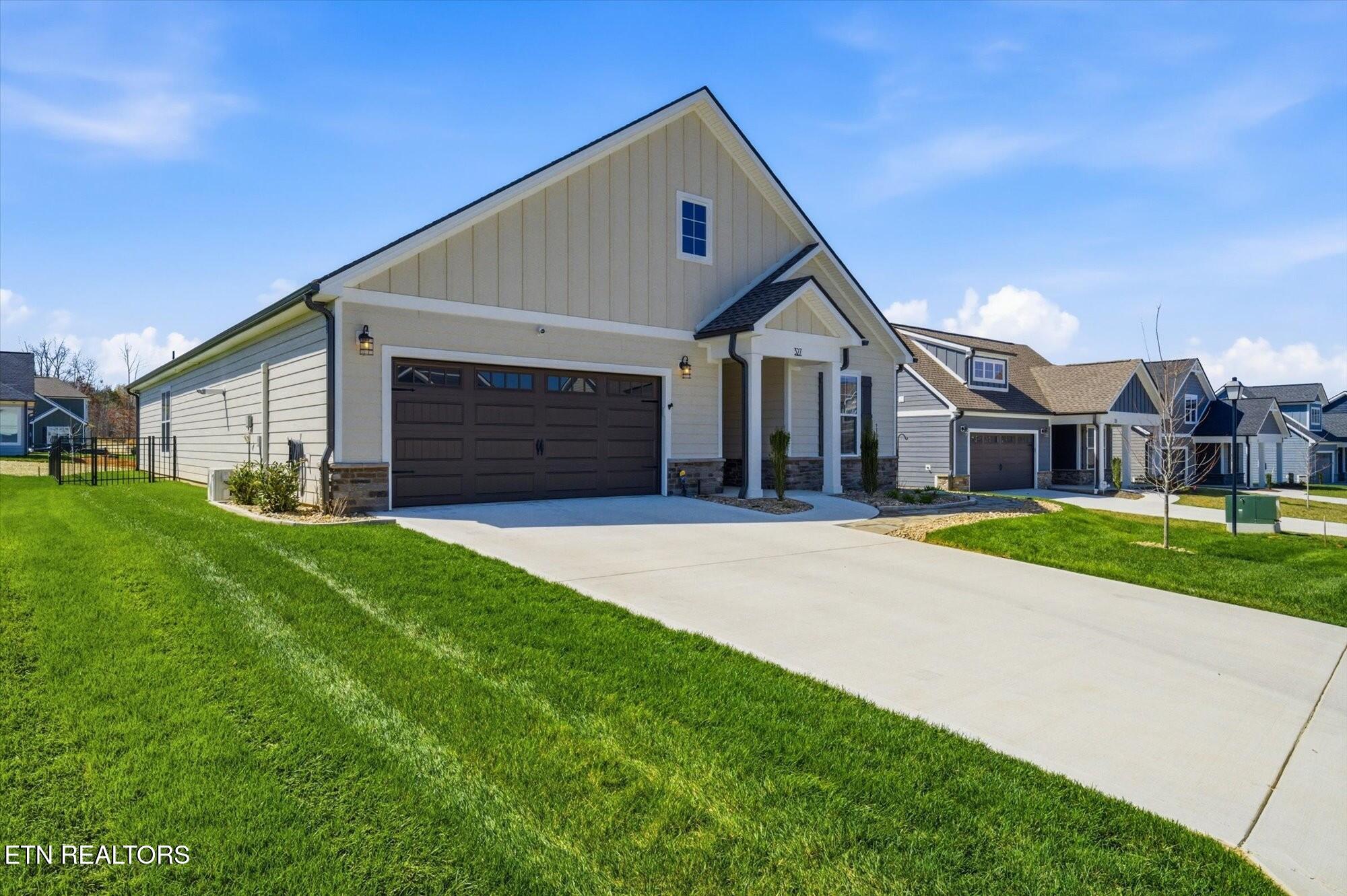 327 Trillium Lenoir City TN 37771