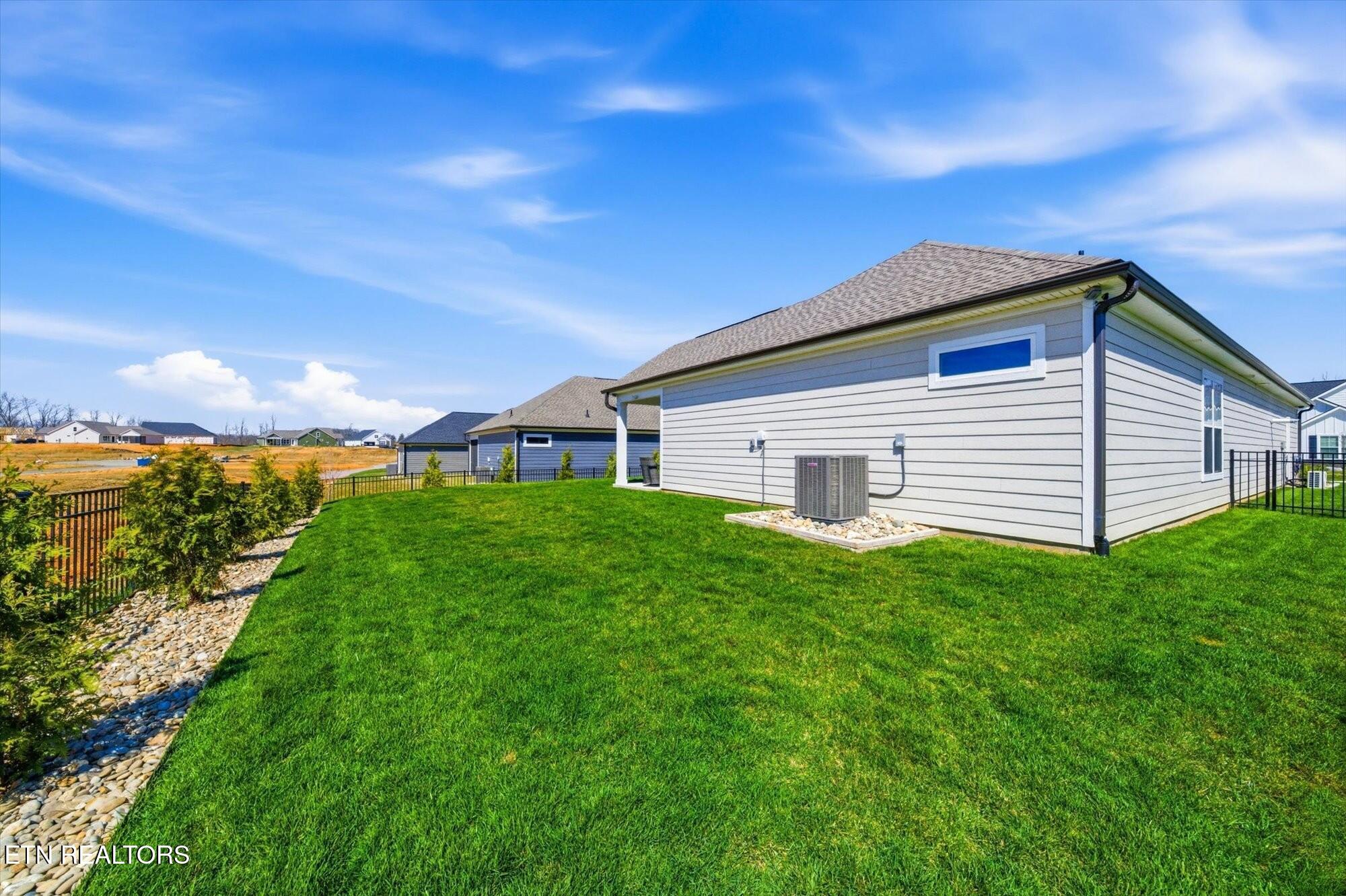 327 Trillium Lenoir City TN 37771
