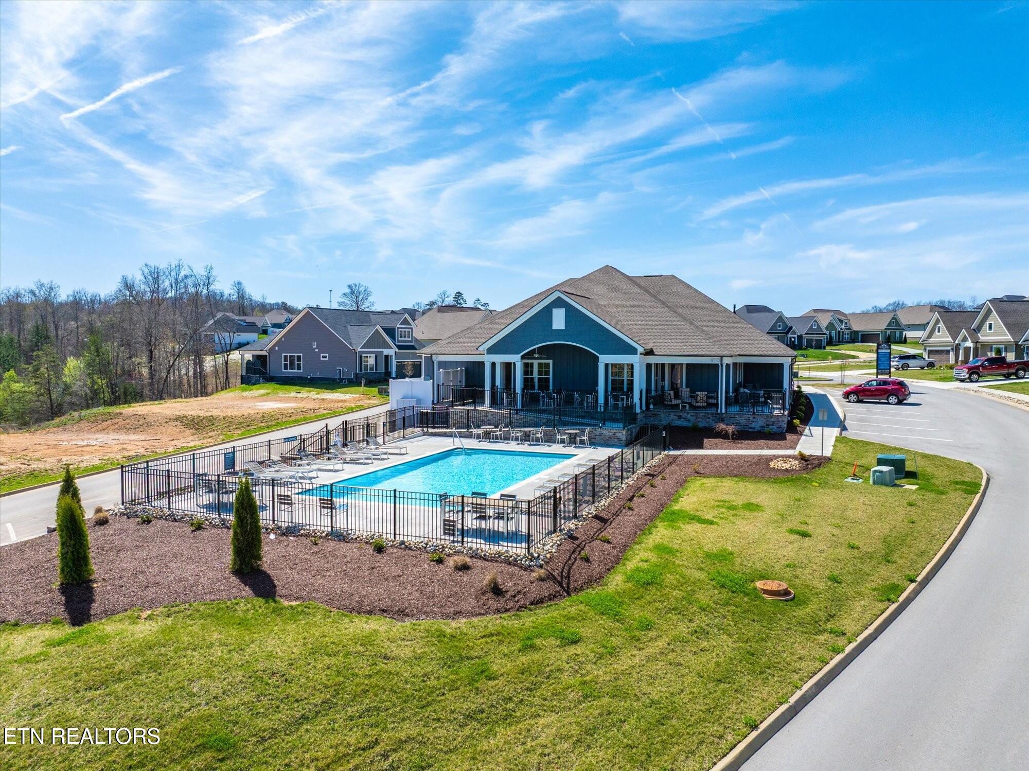 327 Trillium Lenoir City TN 37771