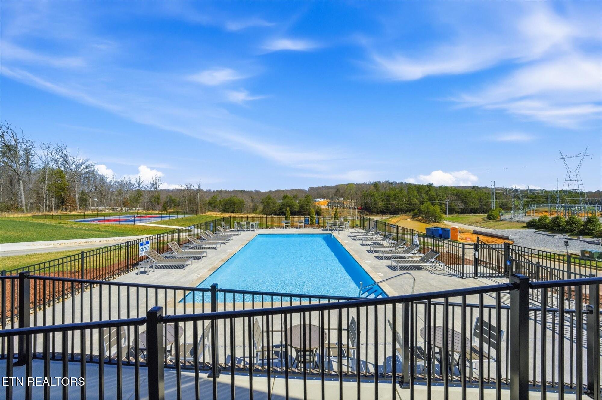 327 Trillium Lenoir City TN 37771