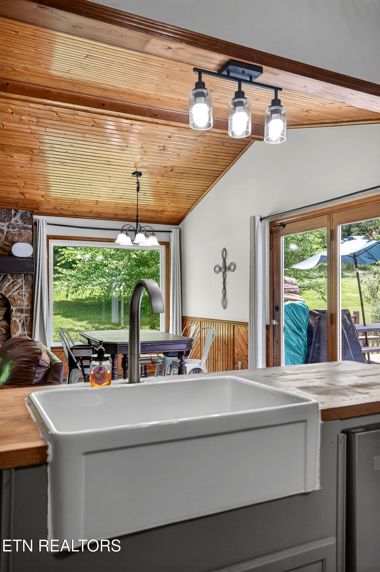 283 Hunting Creek Road Whitleyville TN 38588