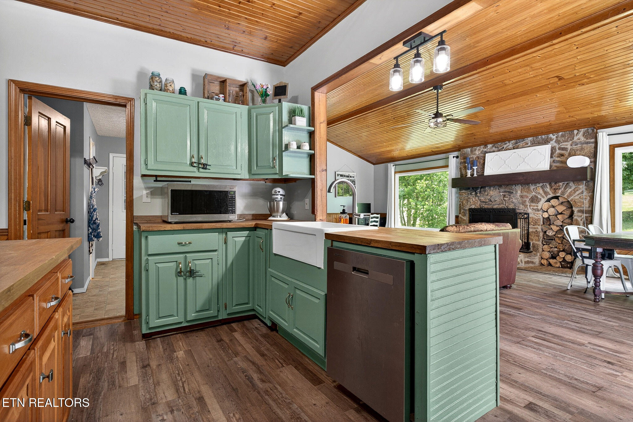 283 Hunting Creek Road Whitleyville TN 38588