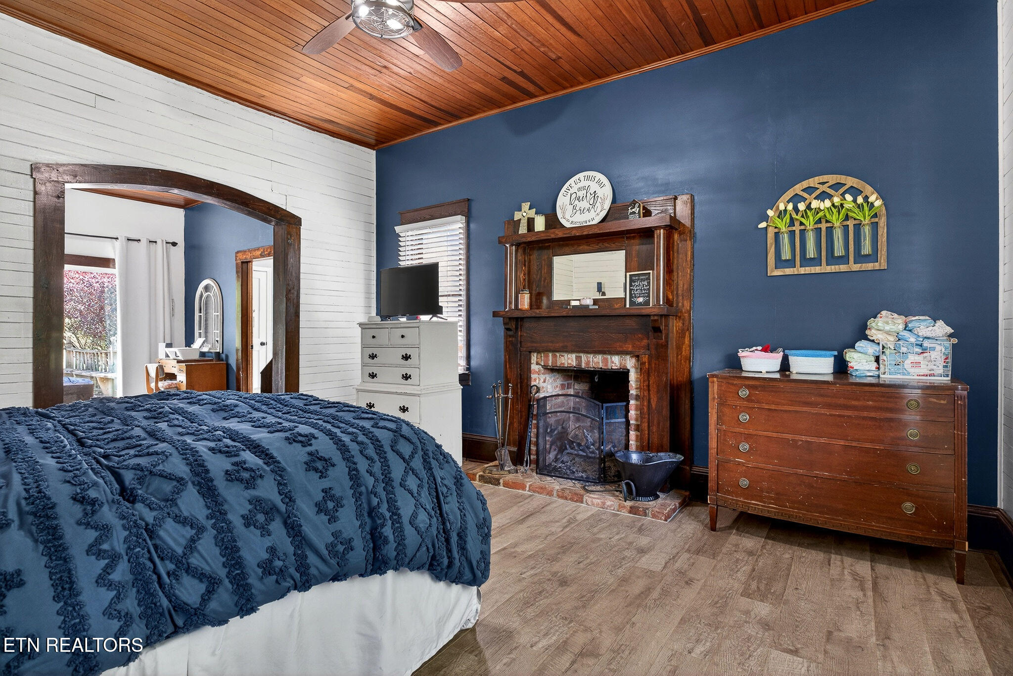 283 Hunting Creek Road Whitleyville TN 38588