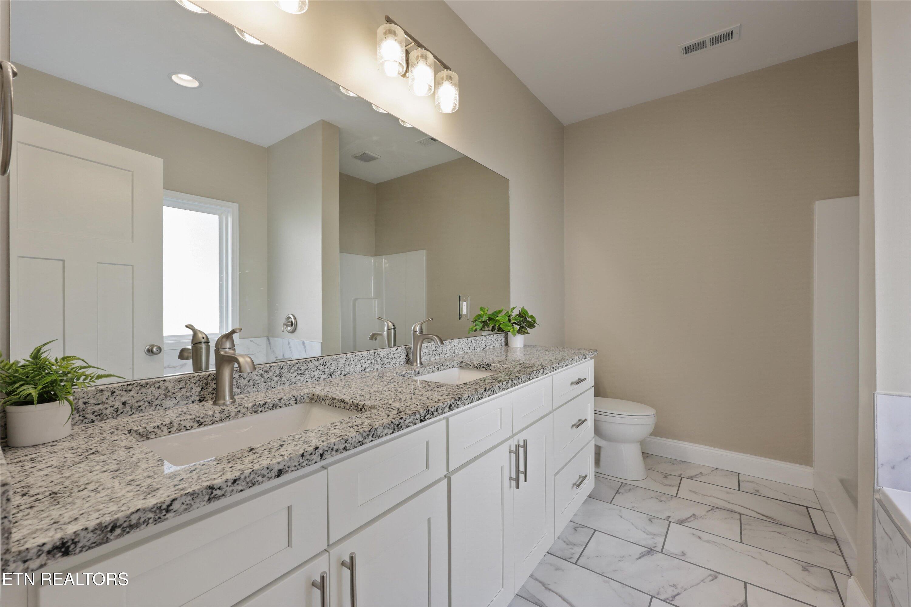 208 Daniel Morris Point Clinton TN 37716