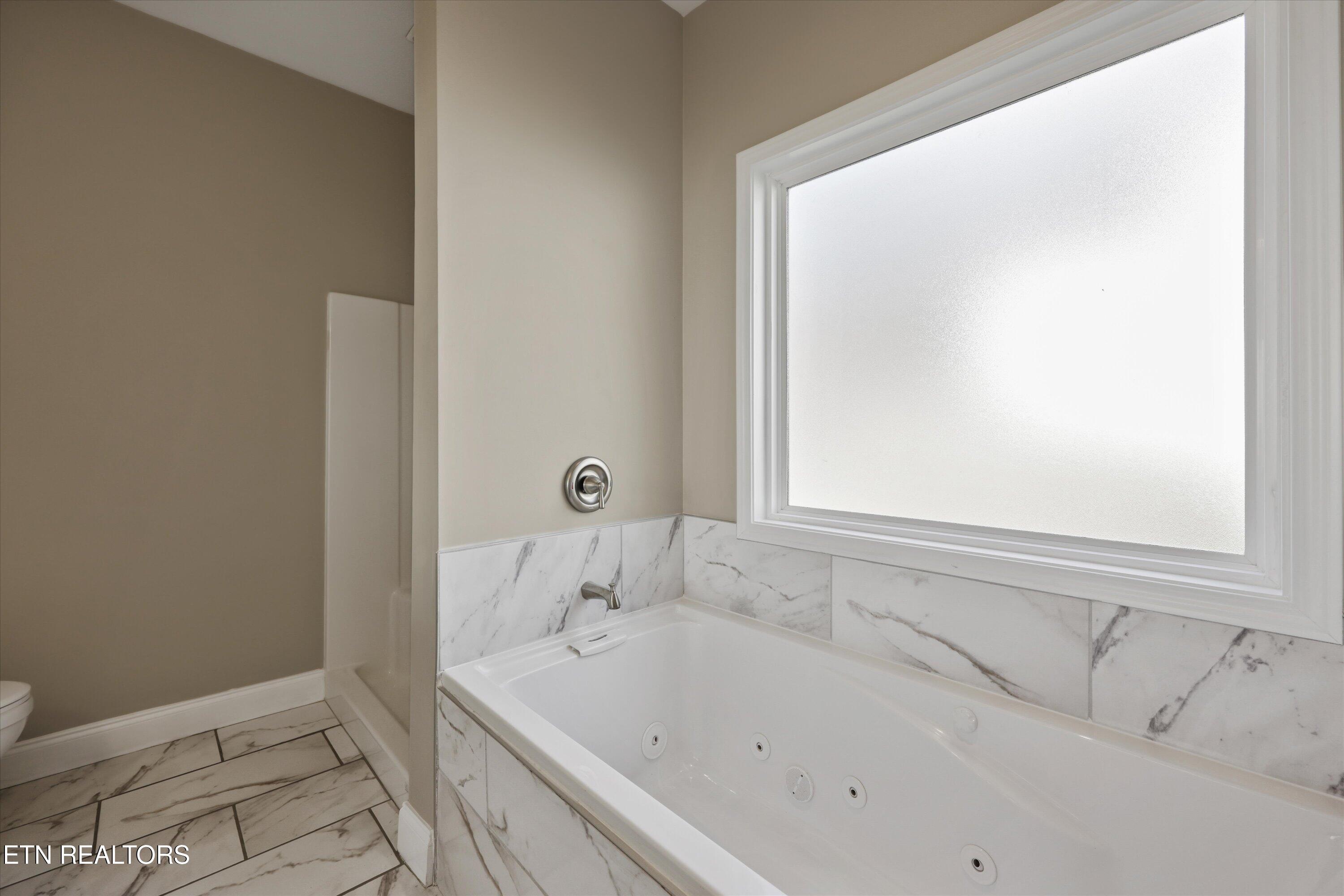 208 Daniel Morris Point Clinton TN 37716