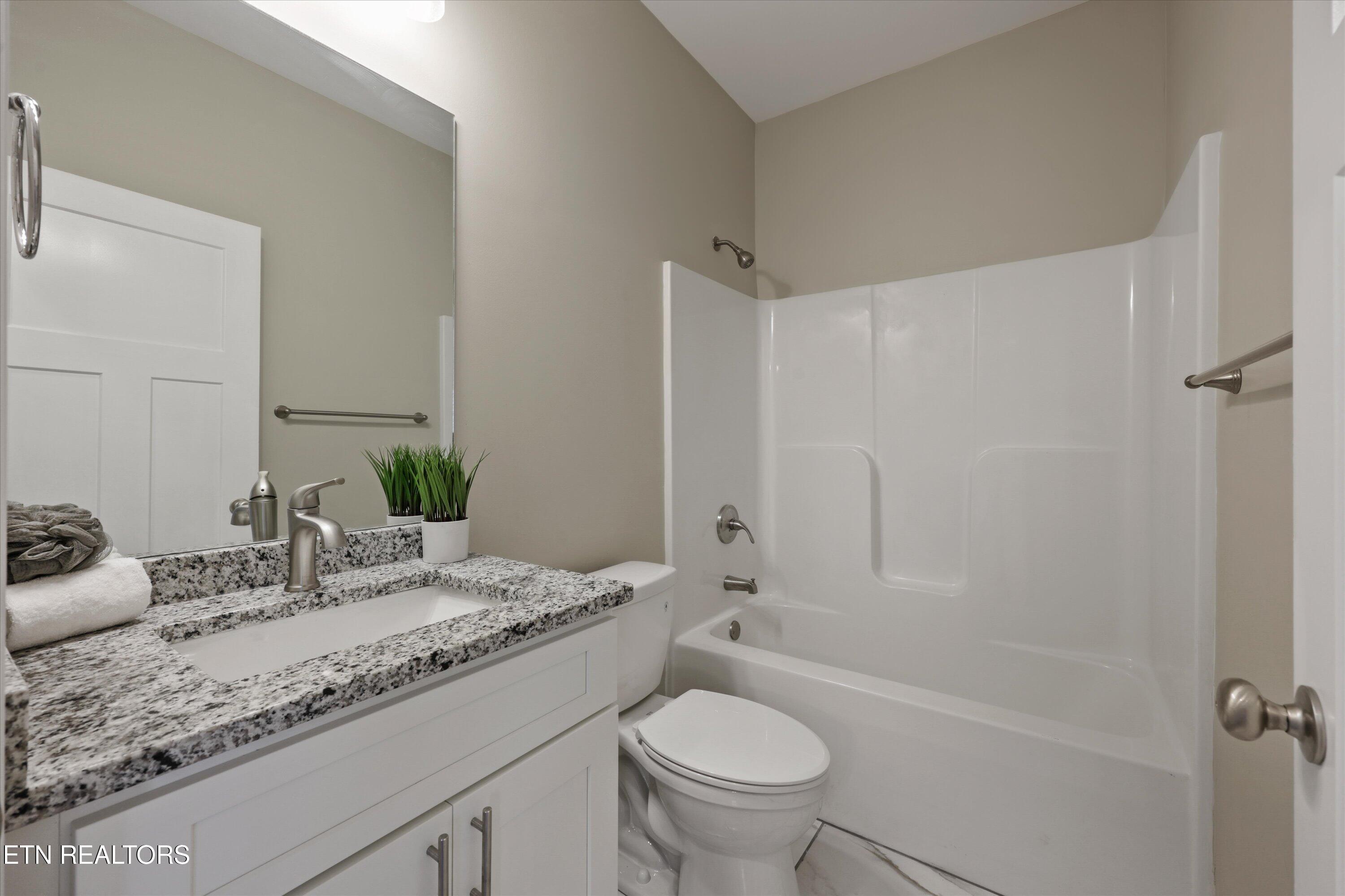 208 Daniel Morris Point Clinton TN 37716