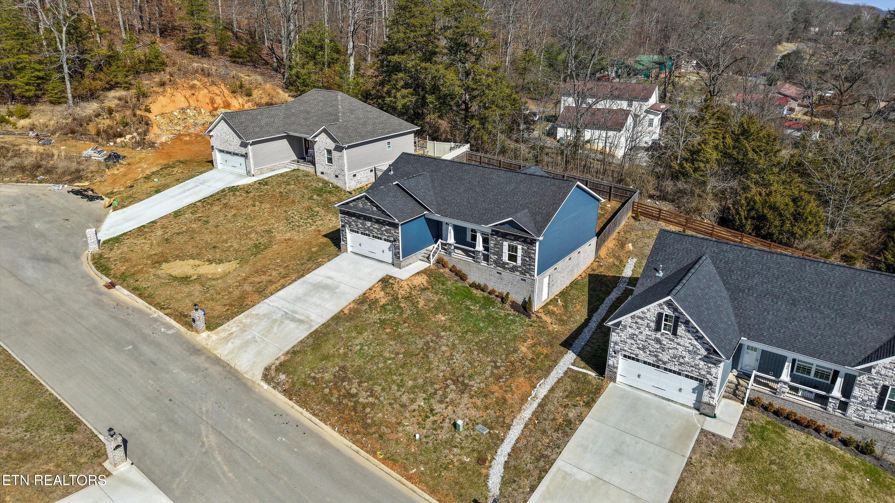 208 Daniel Morris Point Clinton TN 37716