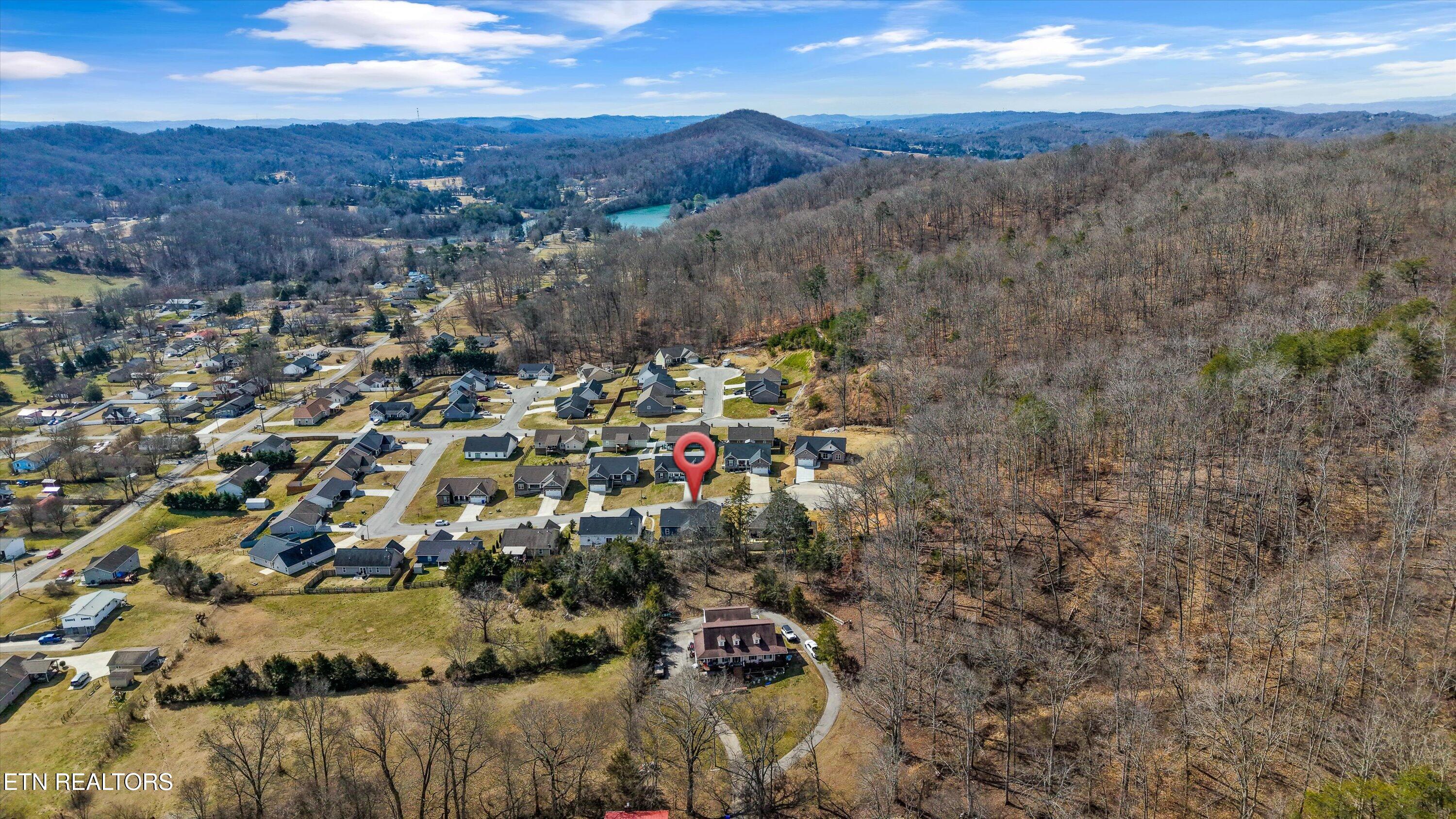 208 Daniel Morris Point Clinton TN 37716