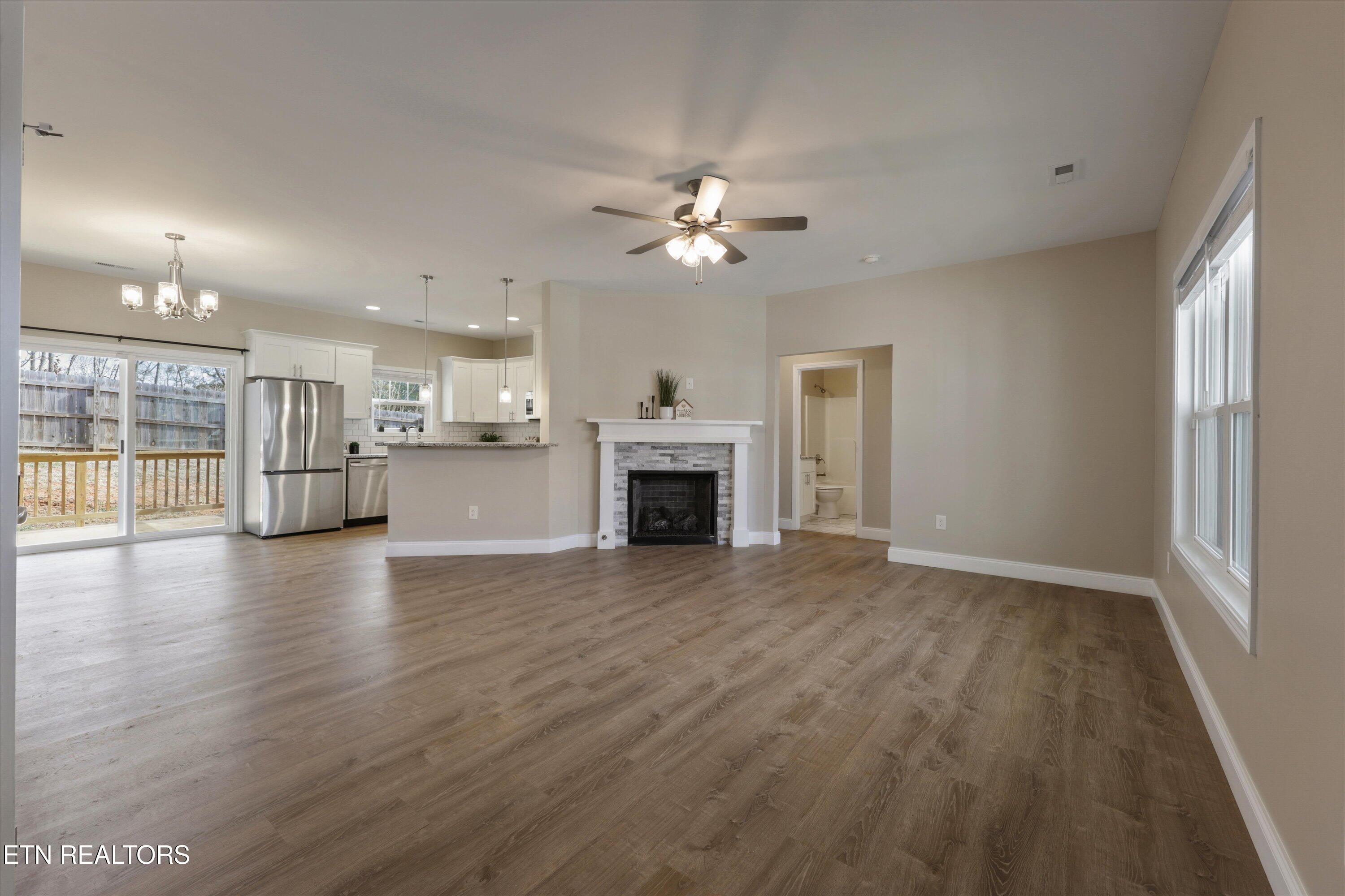 208 Daniel Morris Point Clinton TN 37716